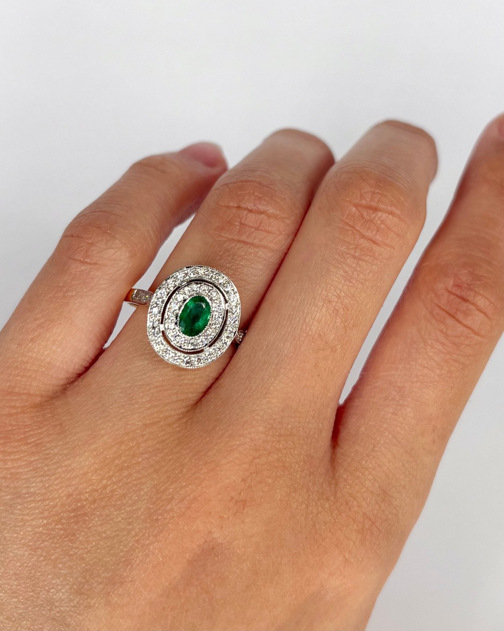 Bague Style Art Déco Émeraude & 44 Diamants "Oxanna" - Elliade Paris