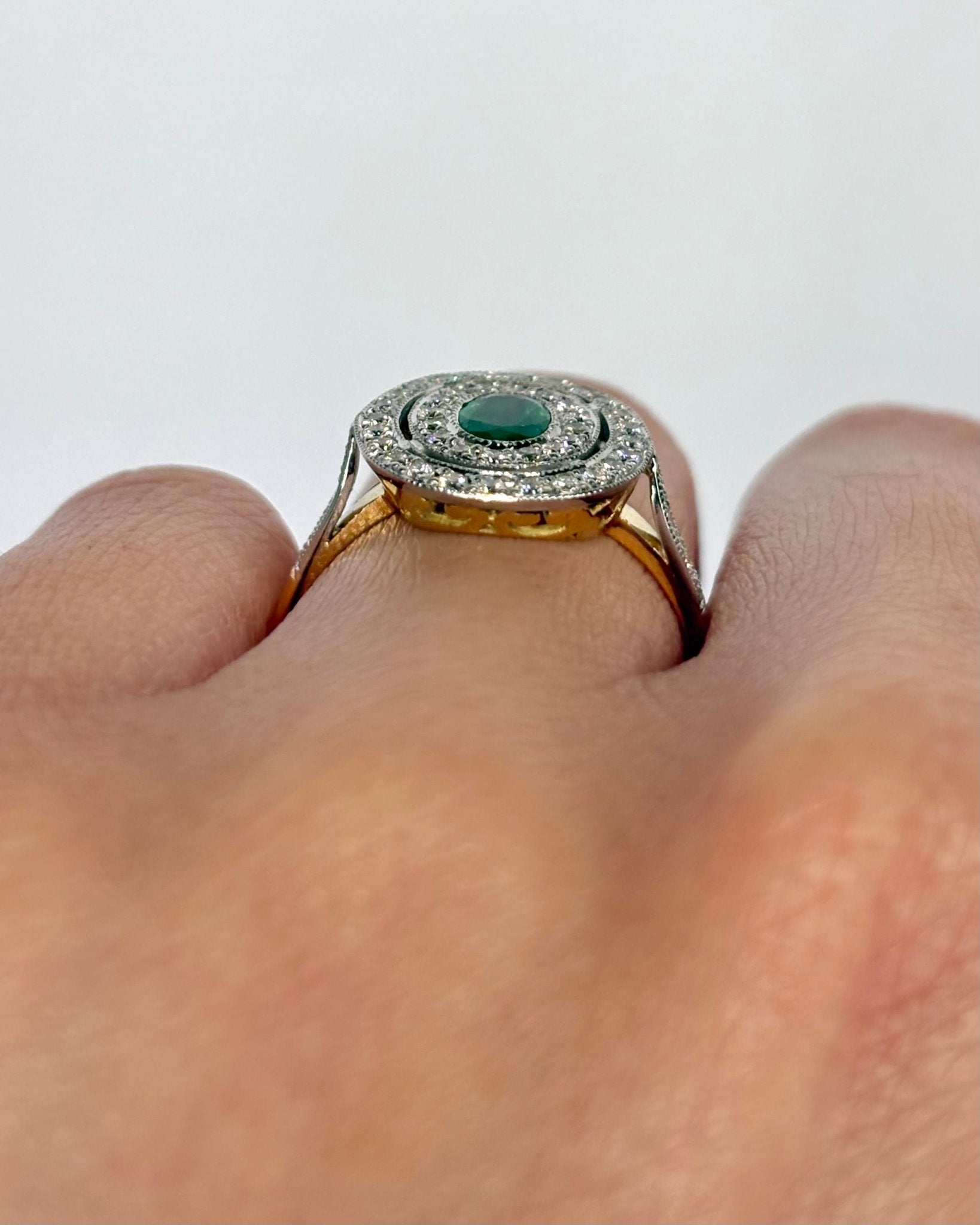 Bague Style Art Déco Émeraude & 44 Diamants "Oxanna" - Elliade Paris
