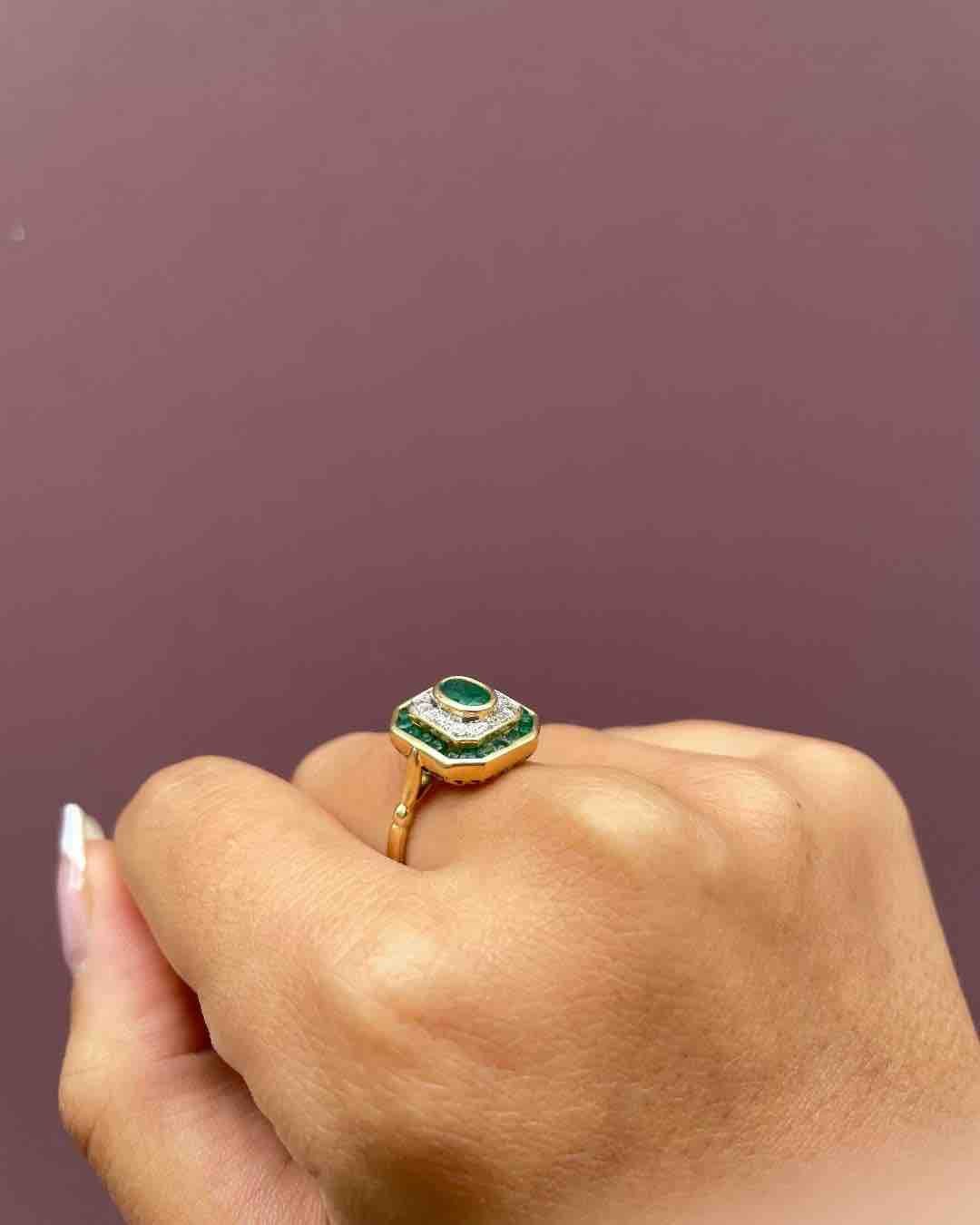 Bague Style Art - Déco Émeraudes 0.90 Carat et 14 Diamants "Xander" - Elliade Paris
