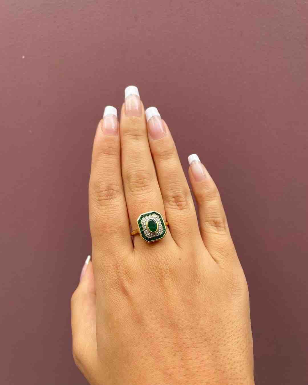 Bague Style Art - Déco Émeraudes 0.90 Carat et 14 Diamants "Xander" - Elliade Paris