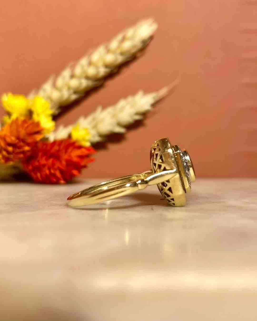 Bague Style Art - Déco Émeraudes 0.90 Carat et 14 Diamants "Xander" - Elliade Paris