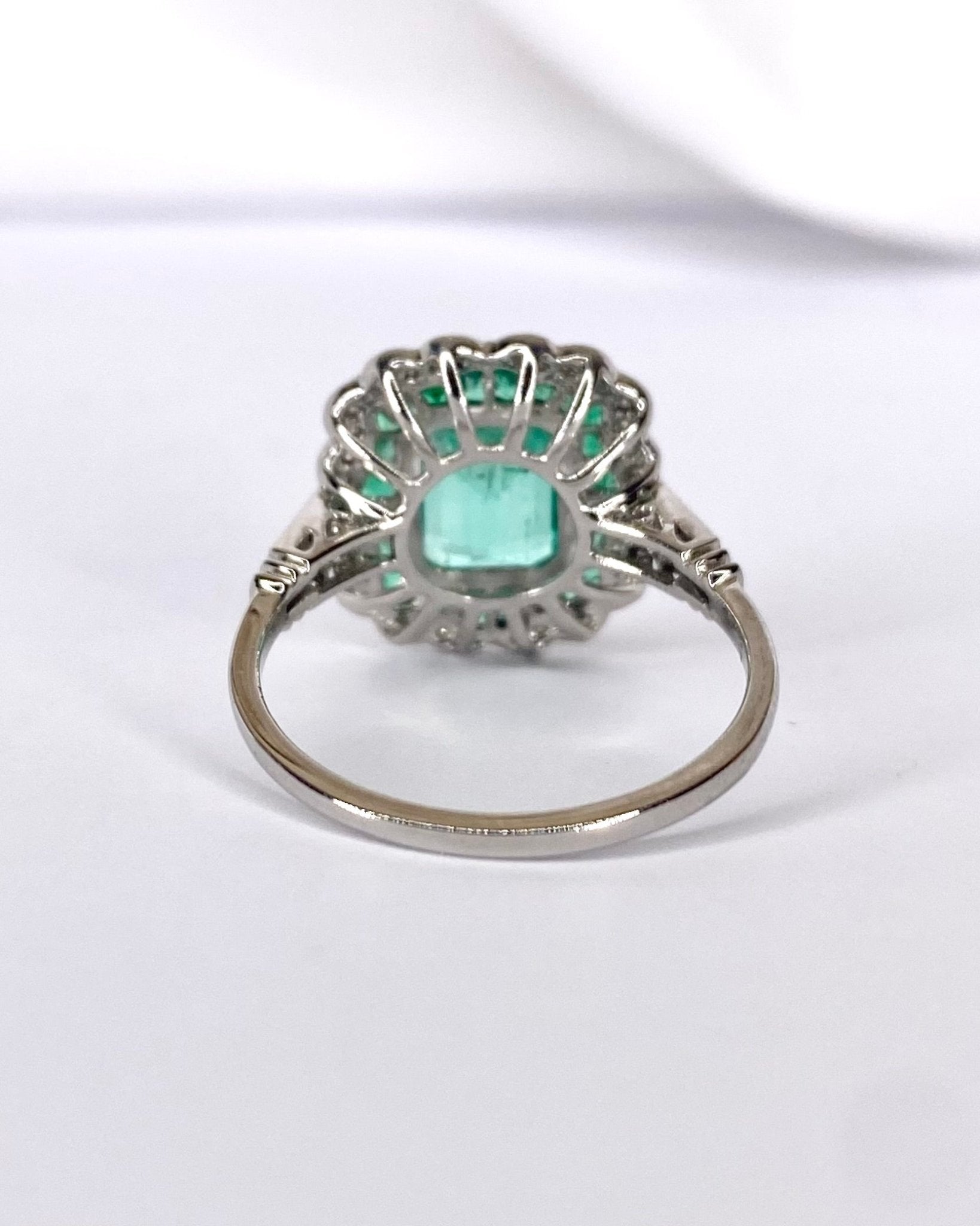 Bague Style Art Déco Emeraudes 1.66 carat & 38 Diamants "Eugénie" - Elliade Paris