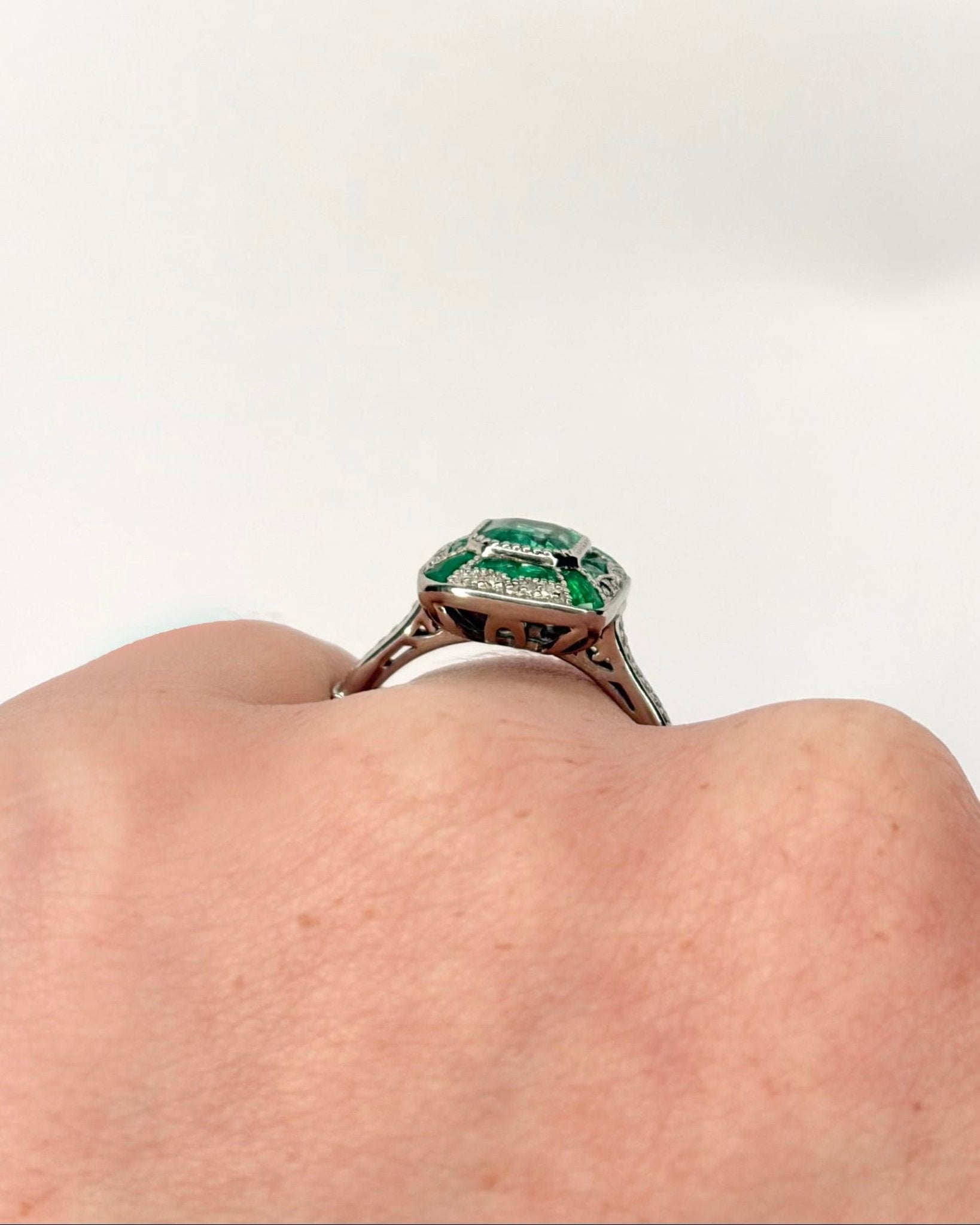 Bague Style Art - Déco Émeraudes Zambiennes & Diamants "Olivia" - Elliade Paris