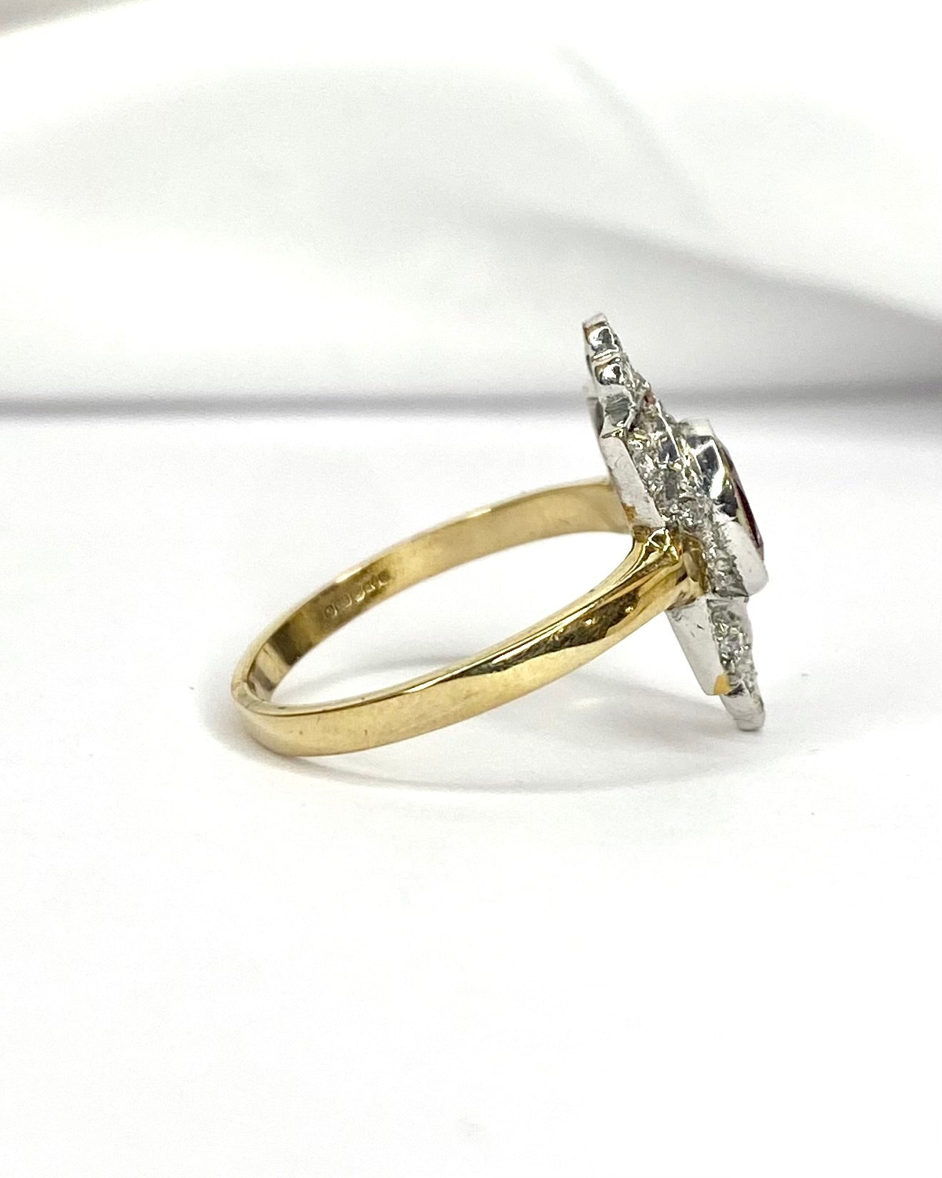 Bague Style Art - Déco Grenat 1.10 carat & Diamants 0.40 carat "Ornella" - Elliade Paris