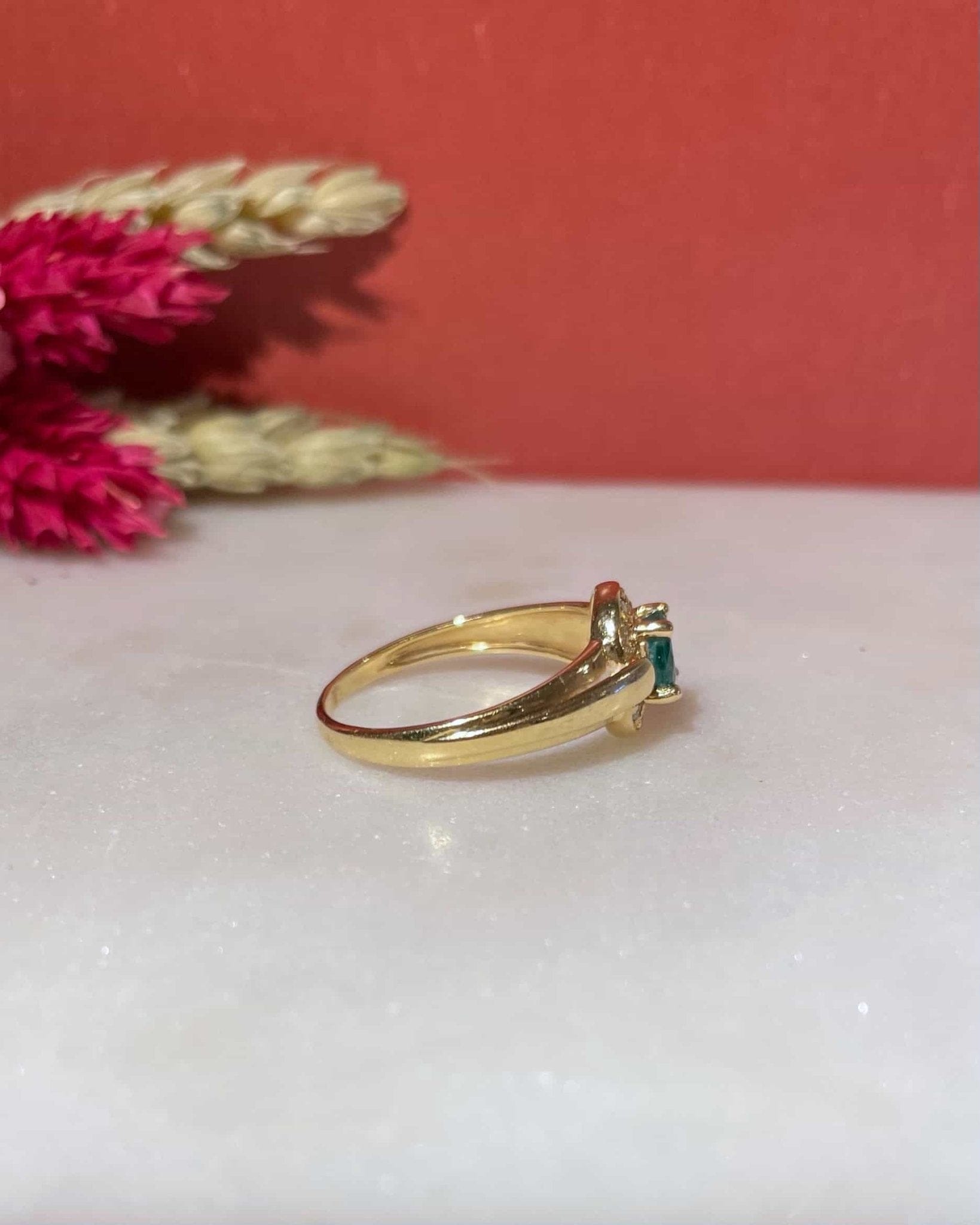 Bague Style Art - Déco Jonc Émeraude et Diamants "Aloïse" - Elliade Paris