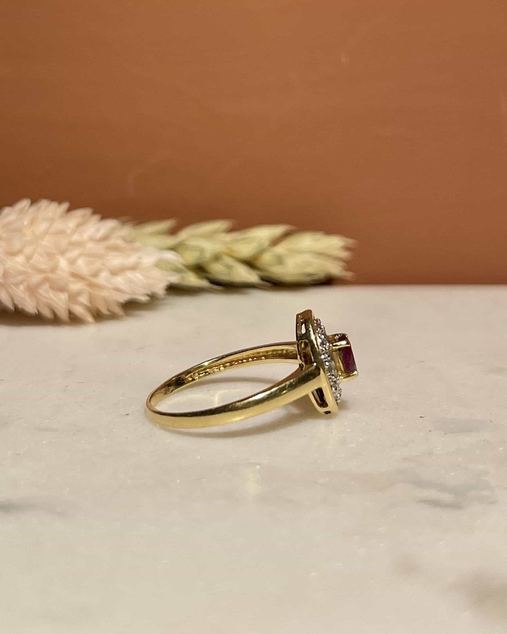 Bague Style Art - Déco Marguerite Rubis et Diamants "Janelle" - Elliade Paris