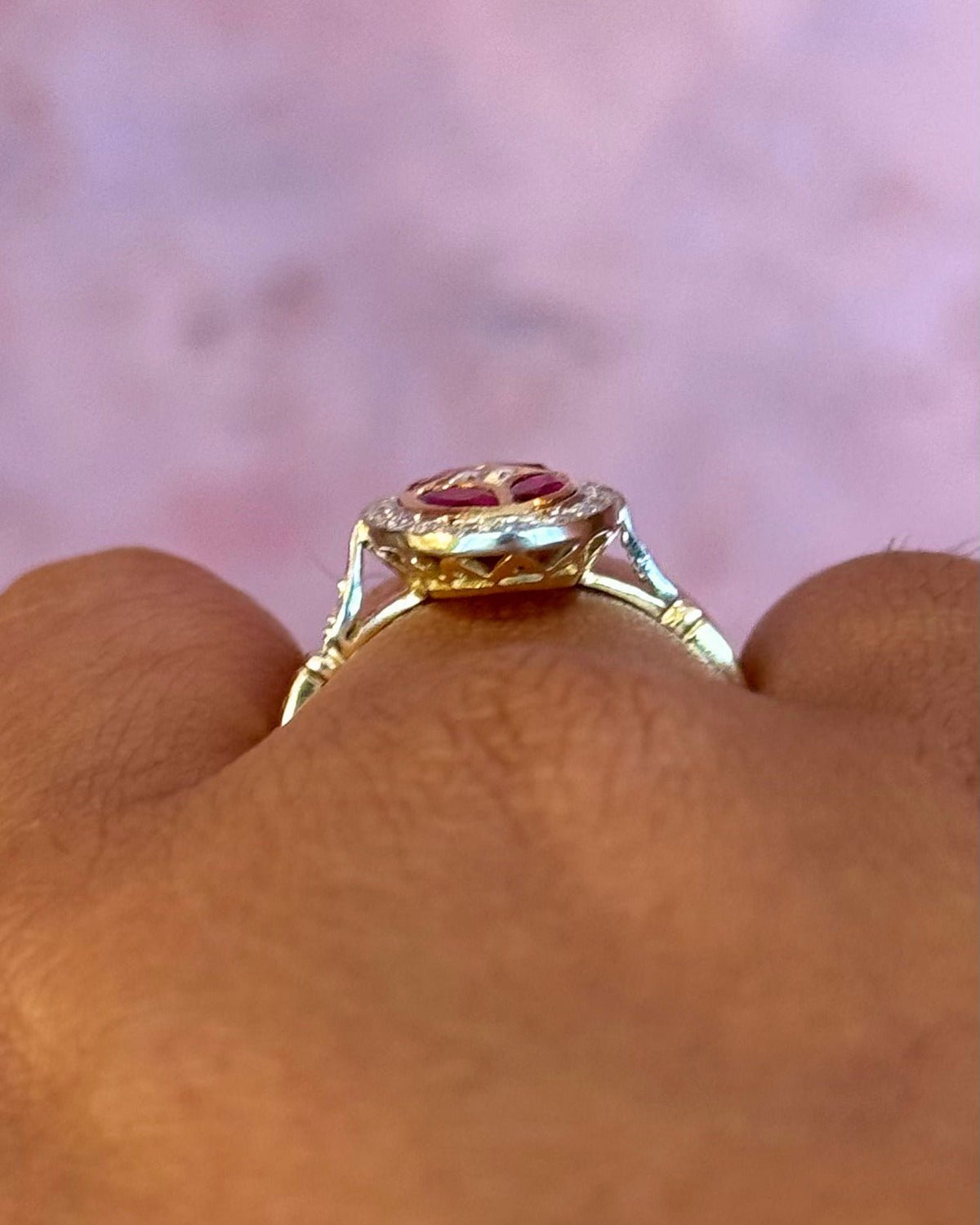 Bague Style Art-Déco Rubis 0.52 carat & Diamants 0.37 carat "Céline" - Elliade Paris