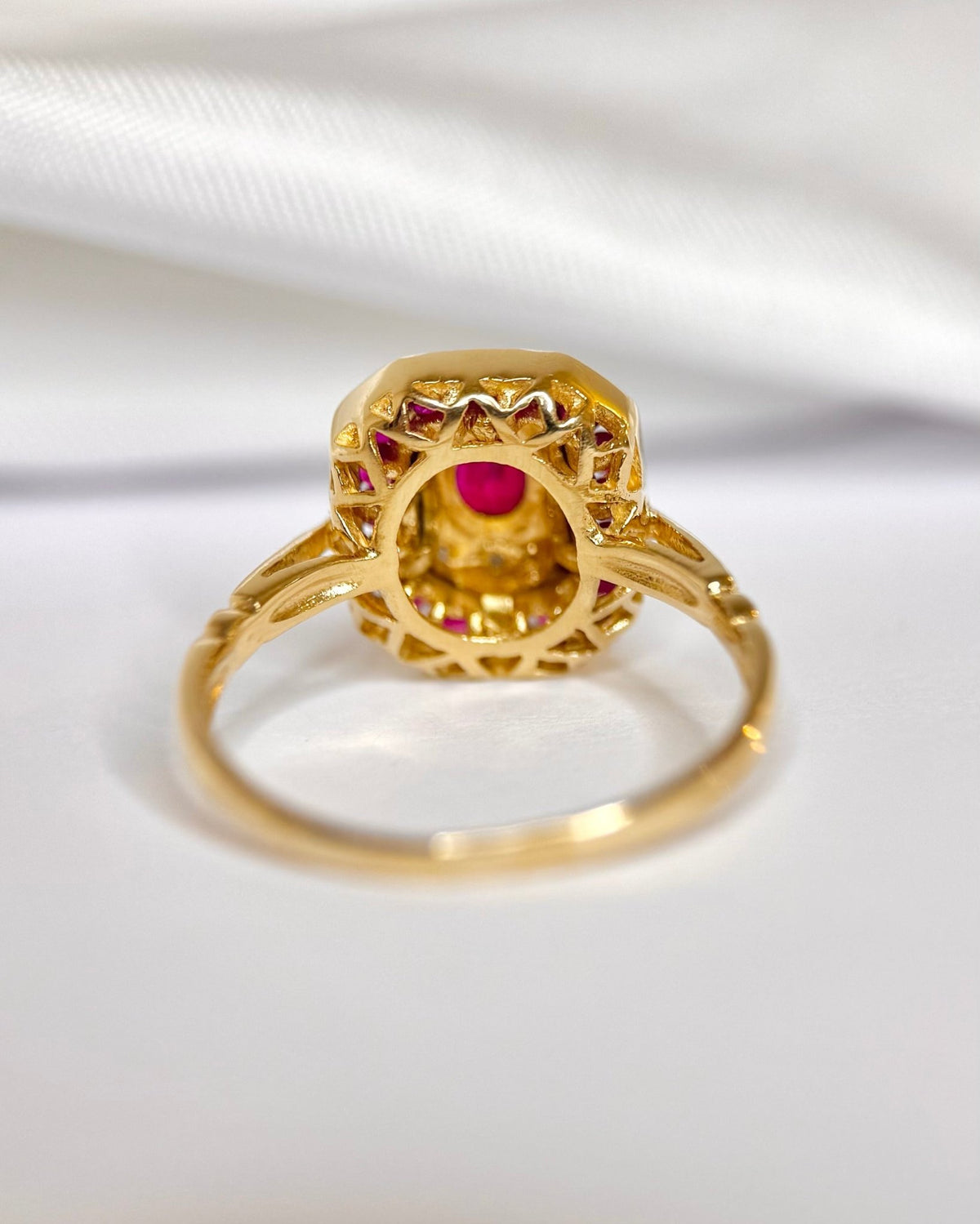 Bague Style Art-Déco Rubis 0.73 carat & Diamants "Amélie" - Elliade Paris