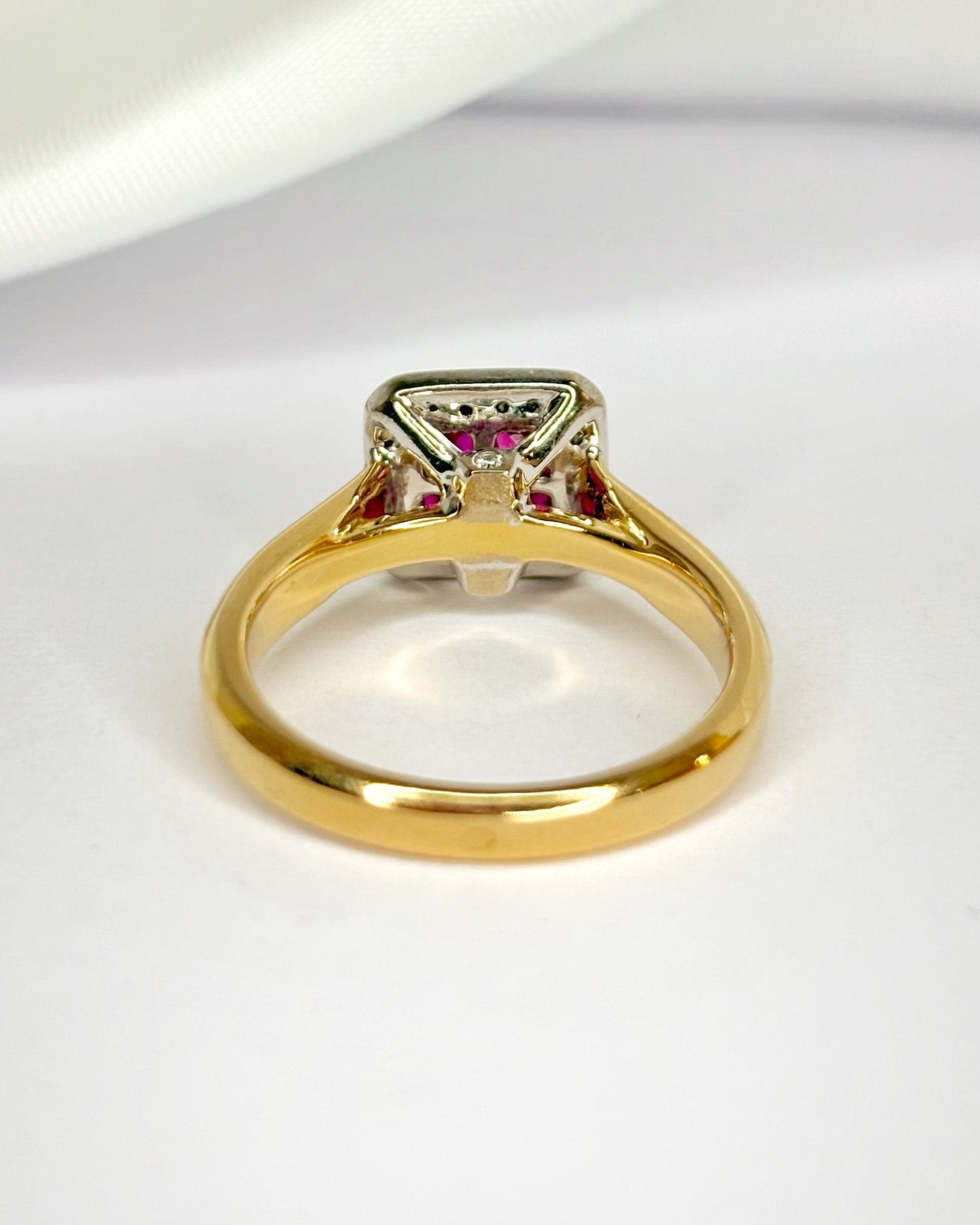Bague Style Art-Déco Rubis 0.80 carat & Diamants 0.22 carat "Tania" - Elliade Paris