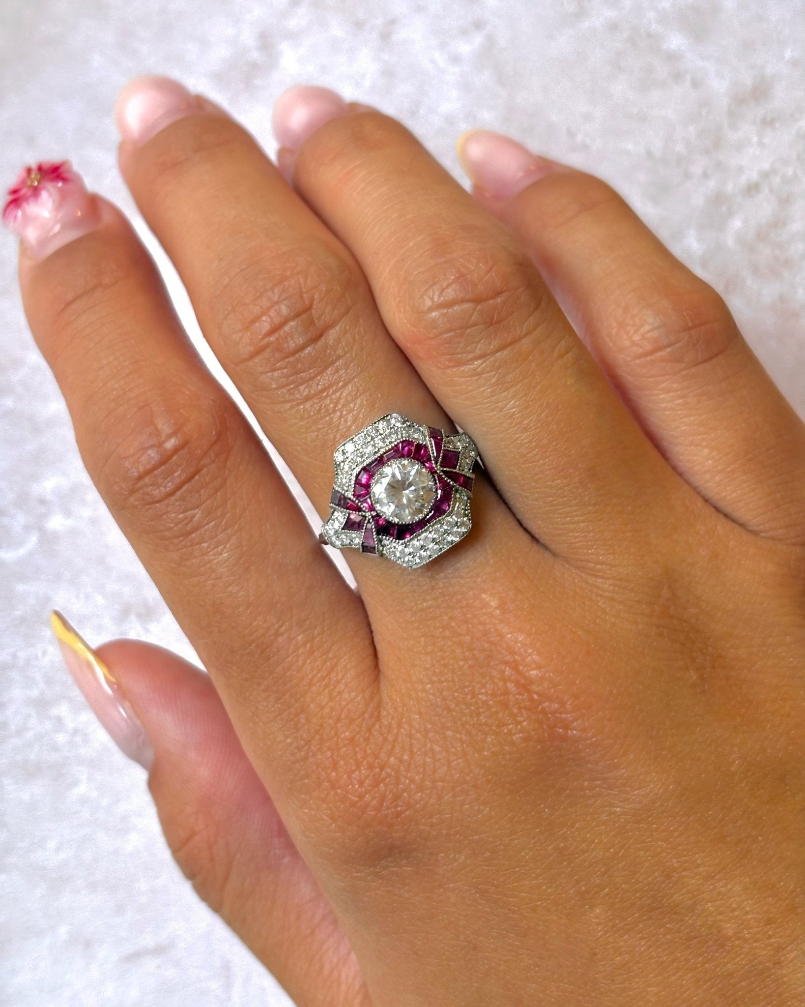 Bague Style Art-Déco Rubis 0.80 carat & Diamants 1.35 carat "Samantha" - Elliade Paris