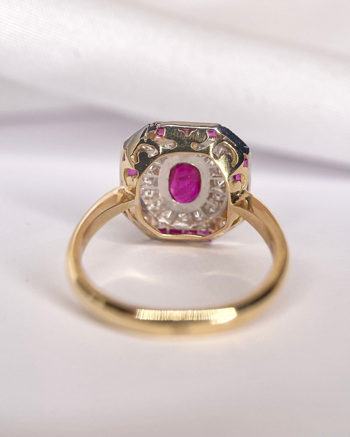 Bague Style Art-Déco Rubis 0.89 carat & Diamants 0.30 carat "Alicia" - Elliade Paris