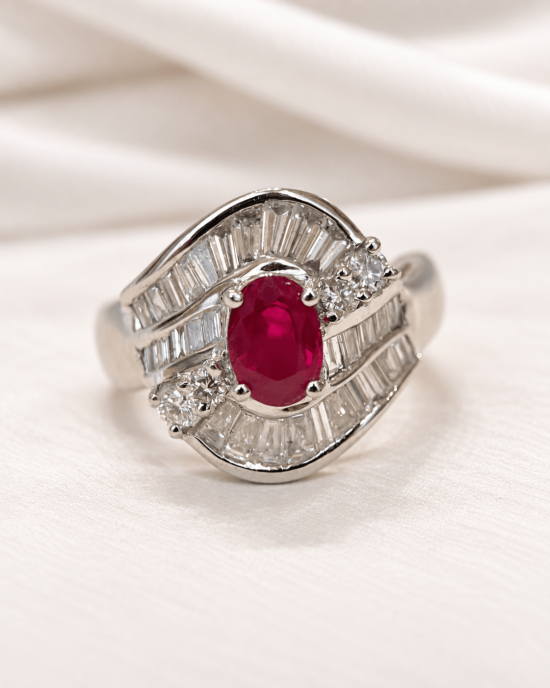 Bague Style Art-Déco Rubis 1.07 carat & Diamants 1.25 carat 8.63g "Flavia" - Elliade Paris