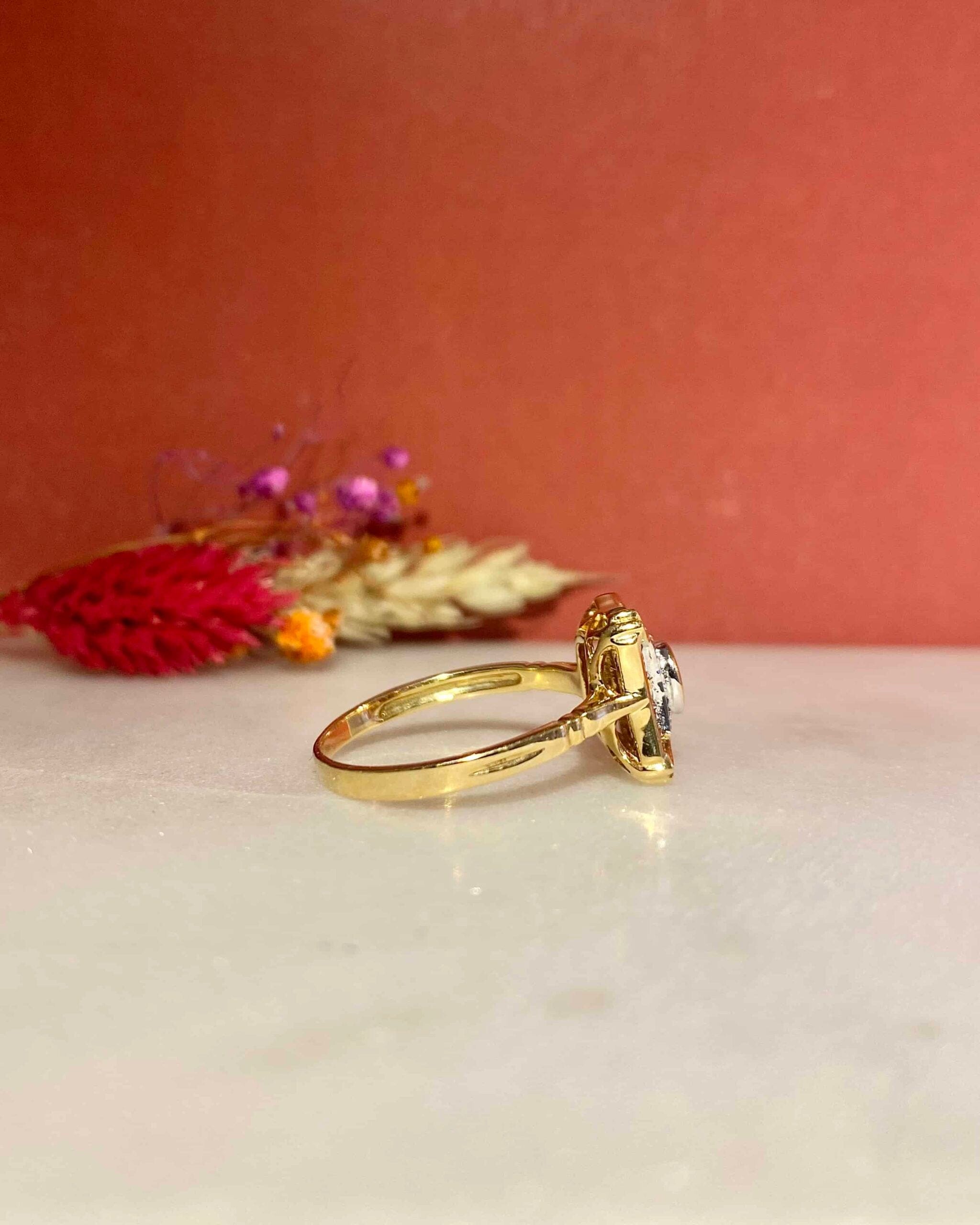 Anillo de rubí y diamantes estilo art déco "Ollie"