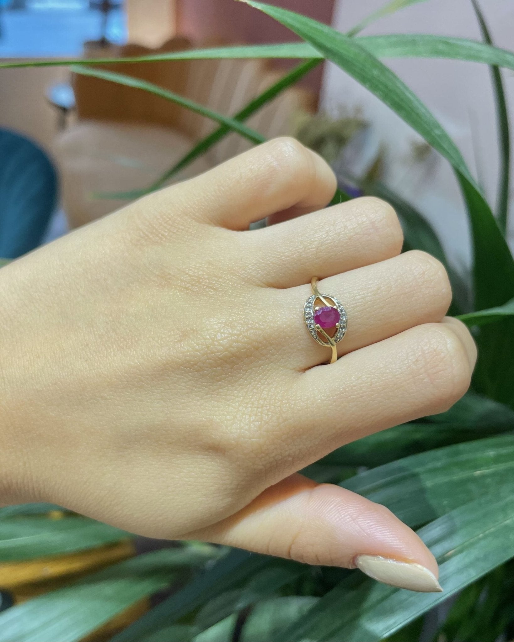 Bague style Art - déco Rubis et 6 Diamants "Everette" - Elliade Paris