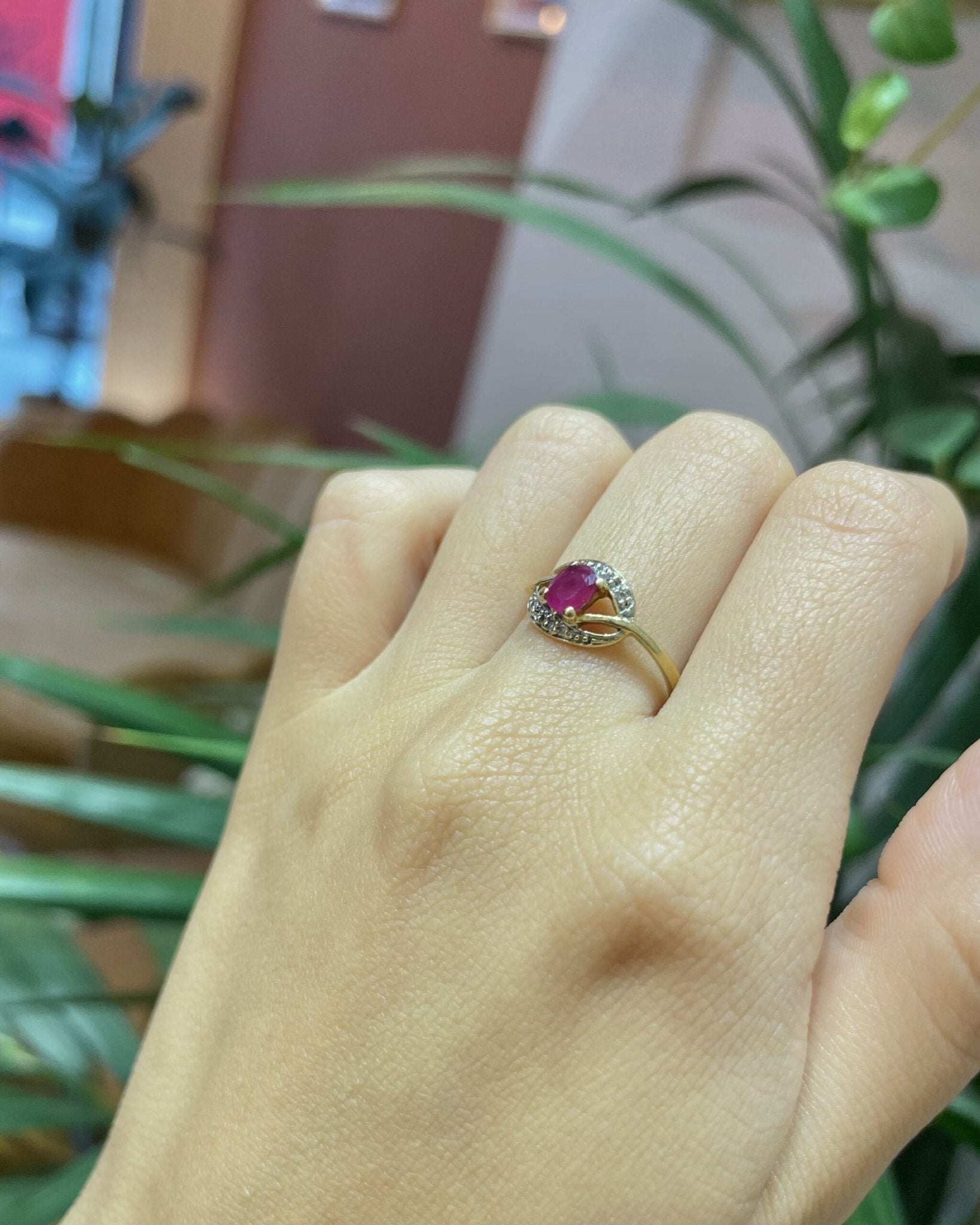 Bague style Art - déco Rubis et 6 Diamants "Everette" - Elliade Paris