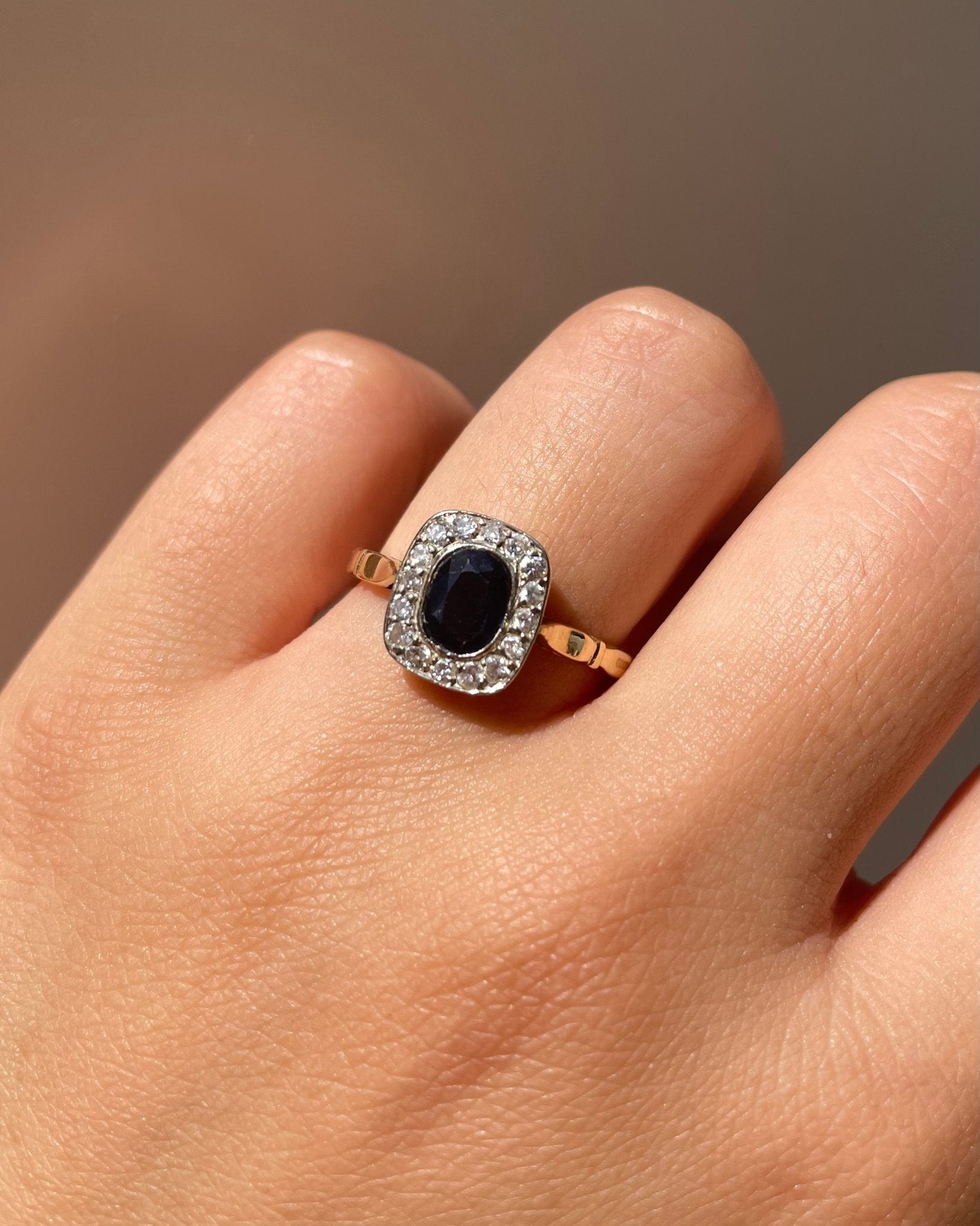 Bague style Art - Déco Saphir 0.75 carat & Diamants "Séraphine" - Elliade Paris