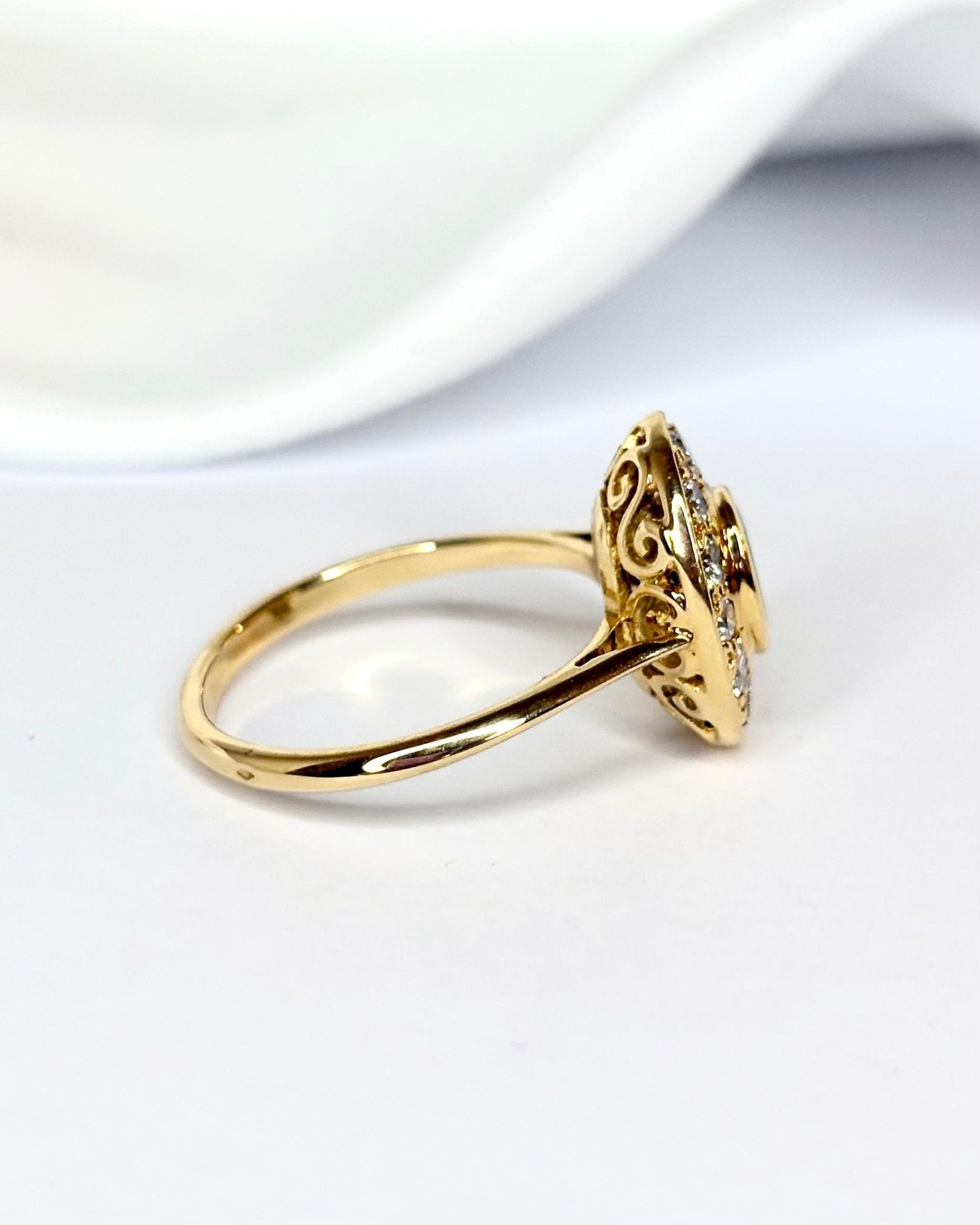 Bague Style Art Déco Saphir 0.81 carat & Diamants 0.48 carat "Paylina" - Elliade Paris