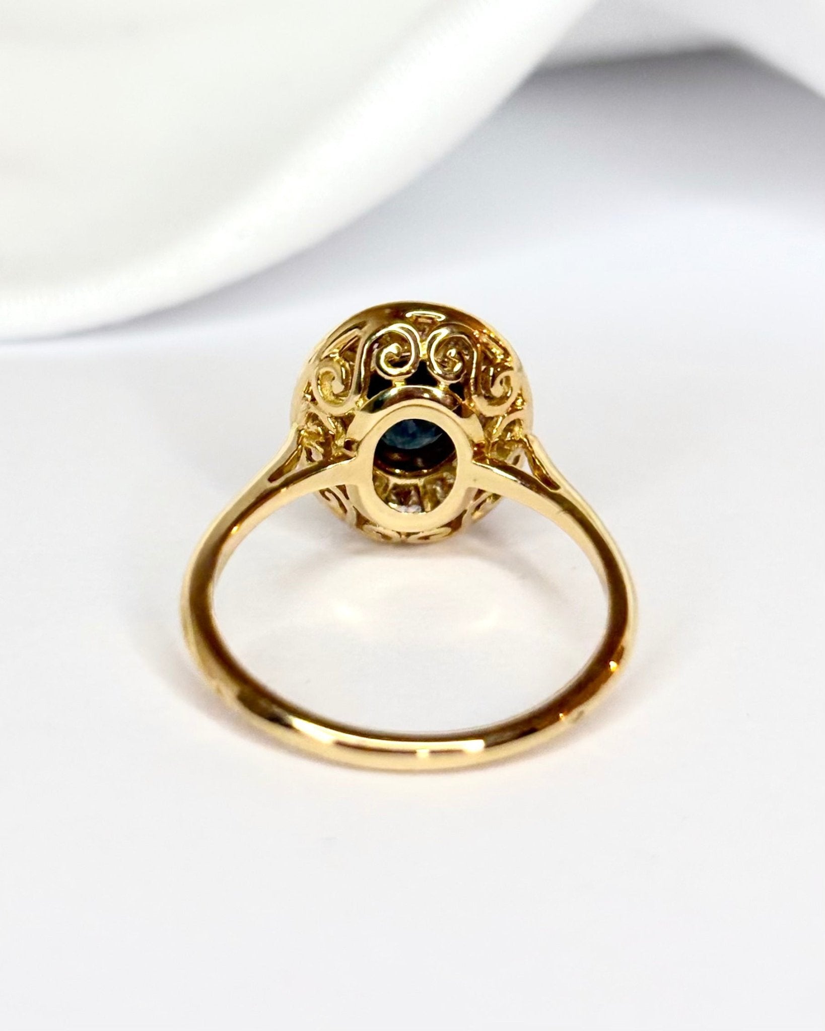 Bague Style Art Déco Saphir 0.81 carat & Diamants 0.48 carat "Paylina" - Elliade Paris