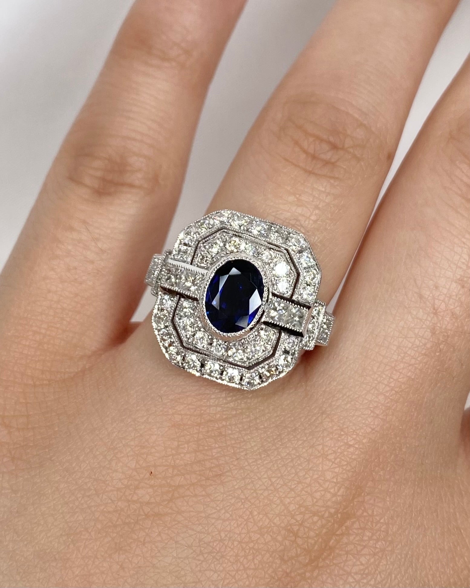 Bague Style Art déco Saphir 1.50 carat & Diamants 1.04 carat "Camille" - Elliade Paris