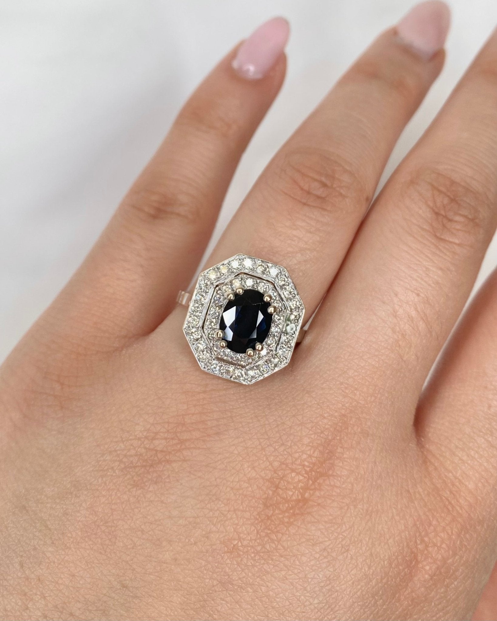 Bague Style Art Déco Saphir 2 carats & Diamants 0.44 carat "Samia" - Elliade Paris