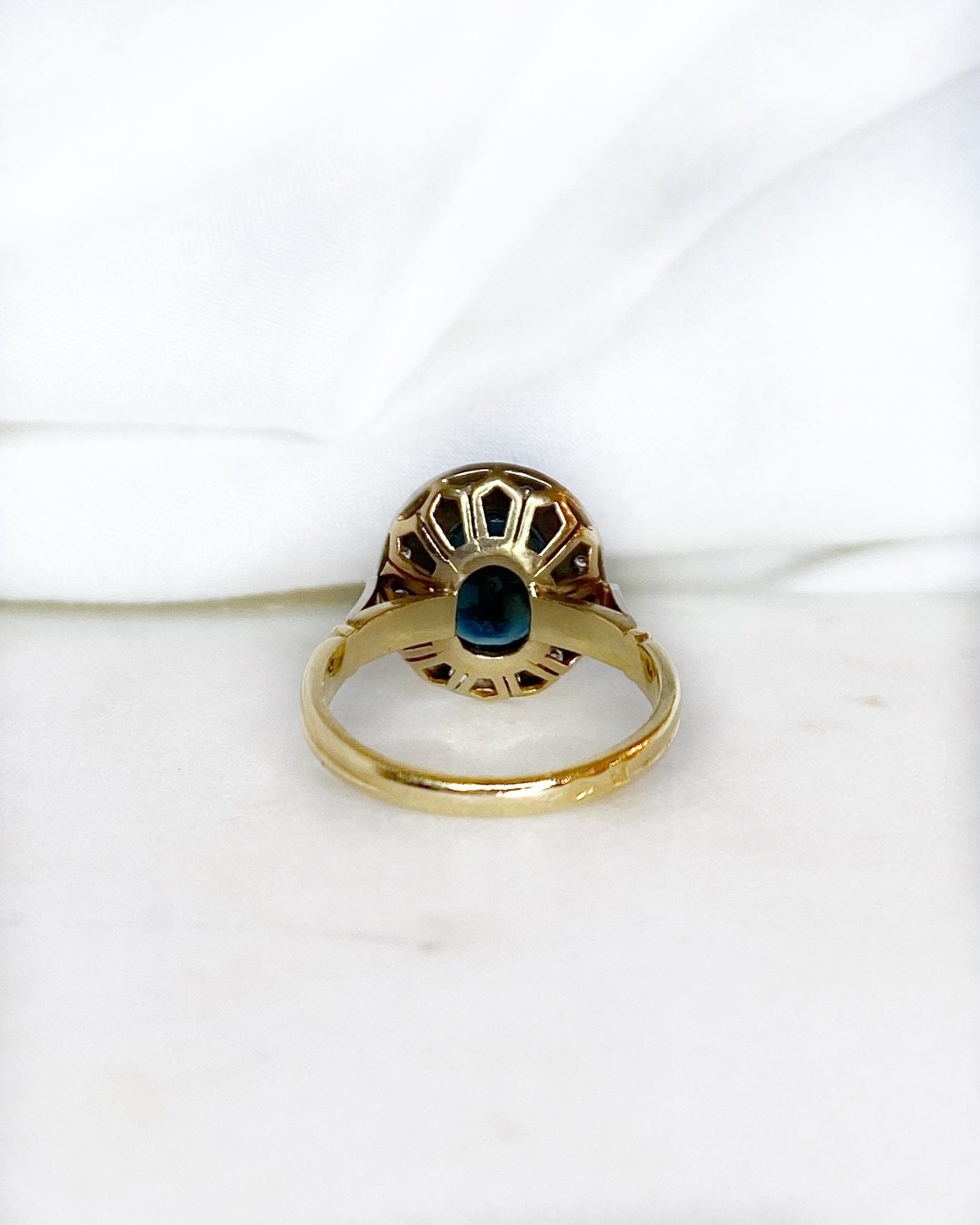 Bague Style Art - déco Saphir 2.30 carats & Diamants "Donatella" - Elliade Paris