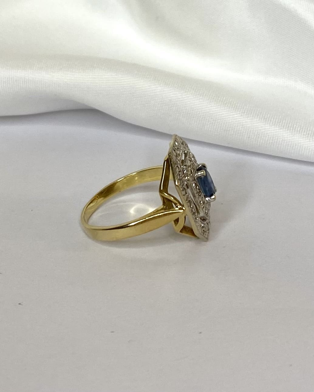 Bague Style Art Déco Saphir & 24 Diamants "Rebecca" - Elliade Paris