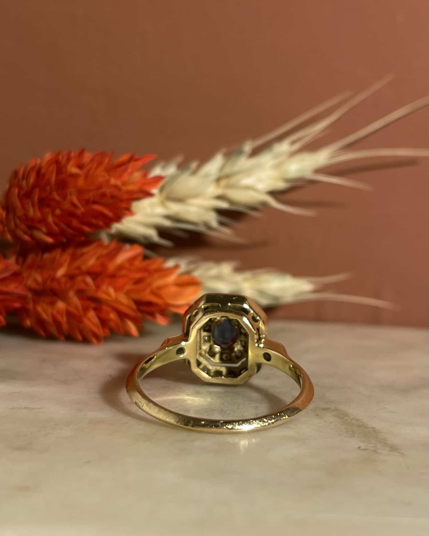 Bague Style Art - Déco Saphir & 30 Diamants "Lobanova" - Elliade Paris
