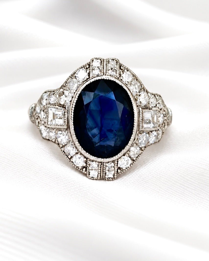 Bague Style Art-Déco Saphir de Madagascar 2.33 carats & Diamants 0.93 carat "Eva" - Elliade Paris