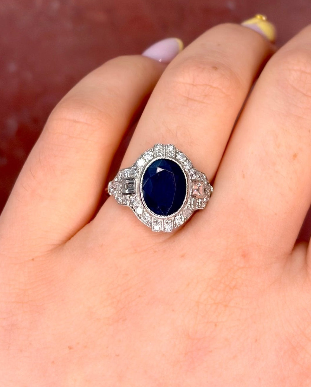 Bague Style Art-Déco Saphir de Madagascar 2.33 carats & Diamants 0.93 carat "Eva" - Elliade Paris