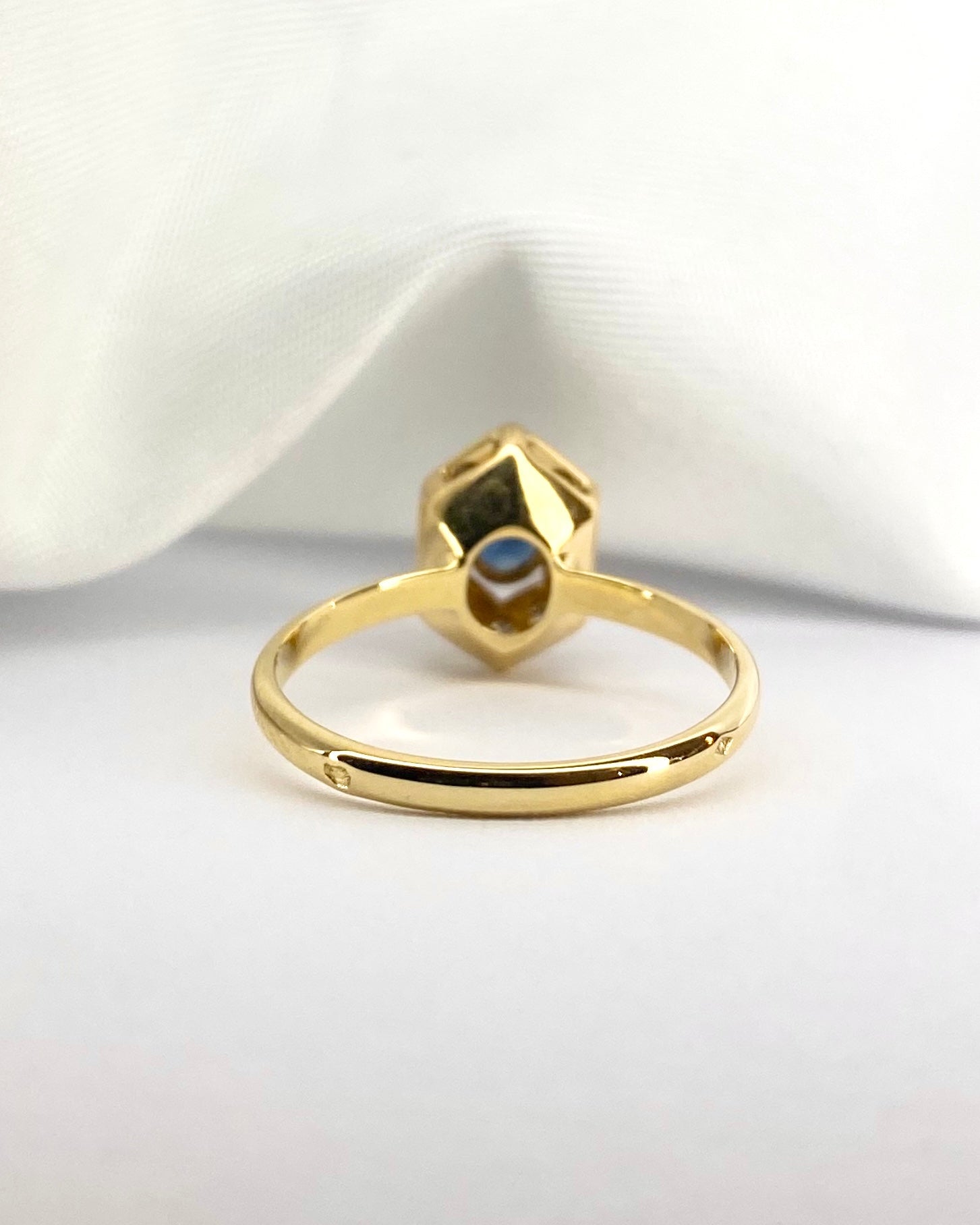 Bague Style Art Déco Saphir & Diamants "Maritza" - Elliade Paris