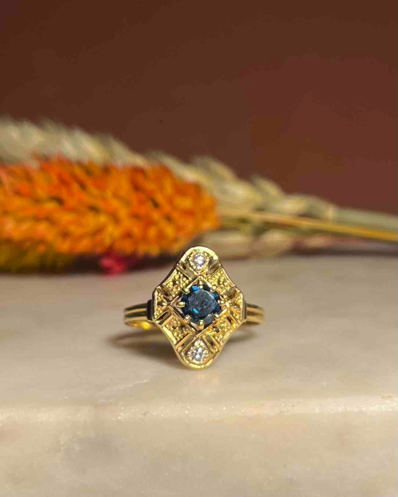 Bague style Art - Déco Saphir & Diamants "Perrine" - Elliade Paris