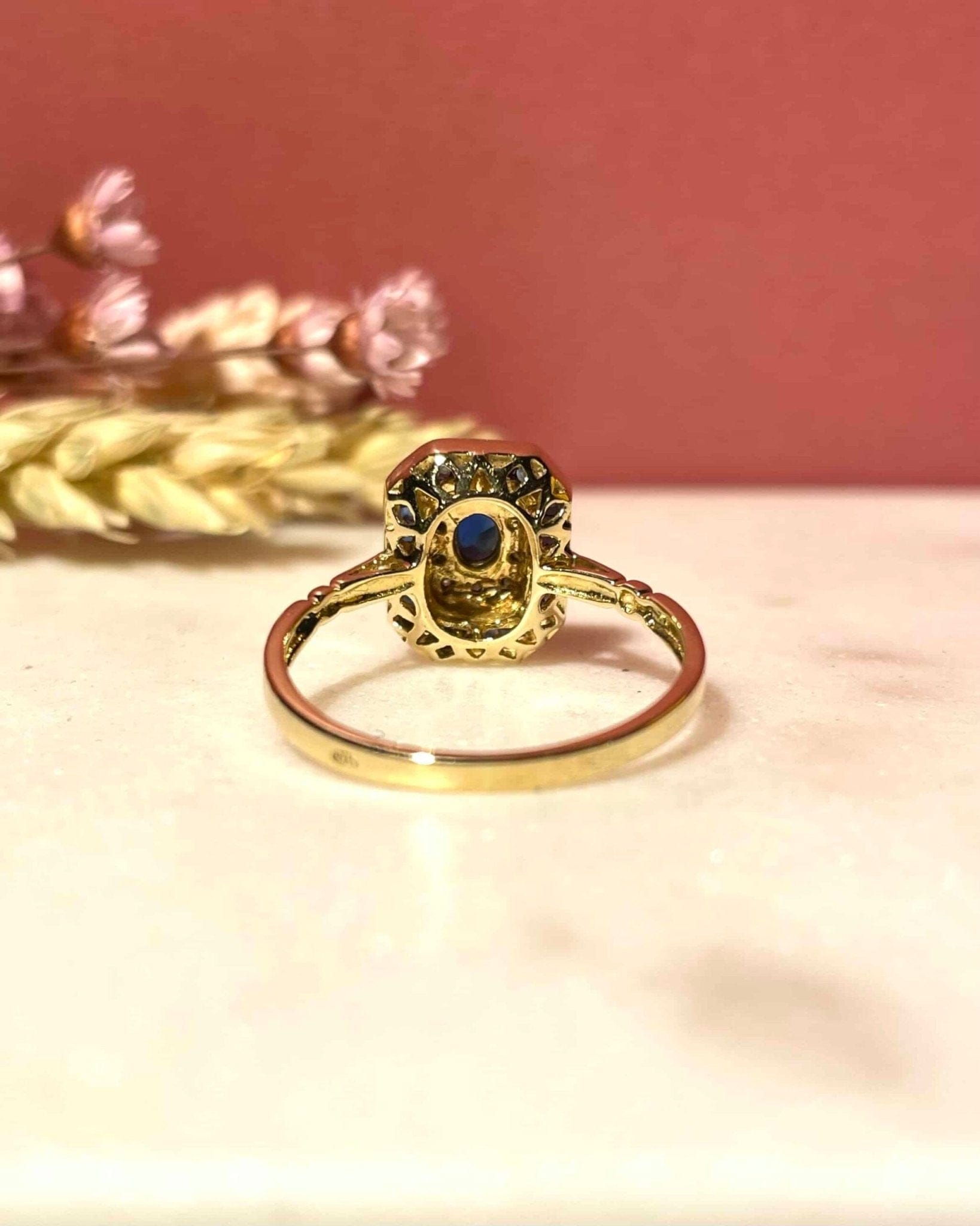 Bague Style Art - Déco Saphirs 0.60 carat & Diamants "Kaymee" - Elliade Paris