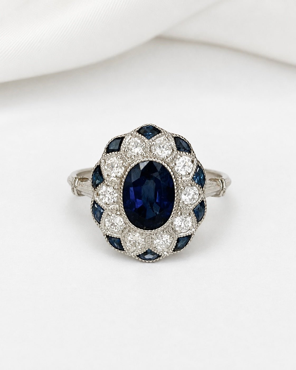 Bague Style Art-Déco Saphirs 1.51 carat & Diamants 0.30 carat "Nalia" - Elliade Paris