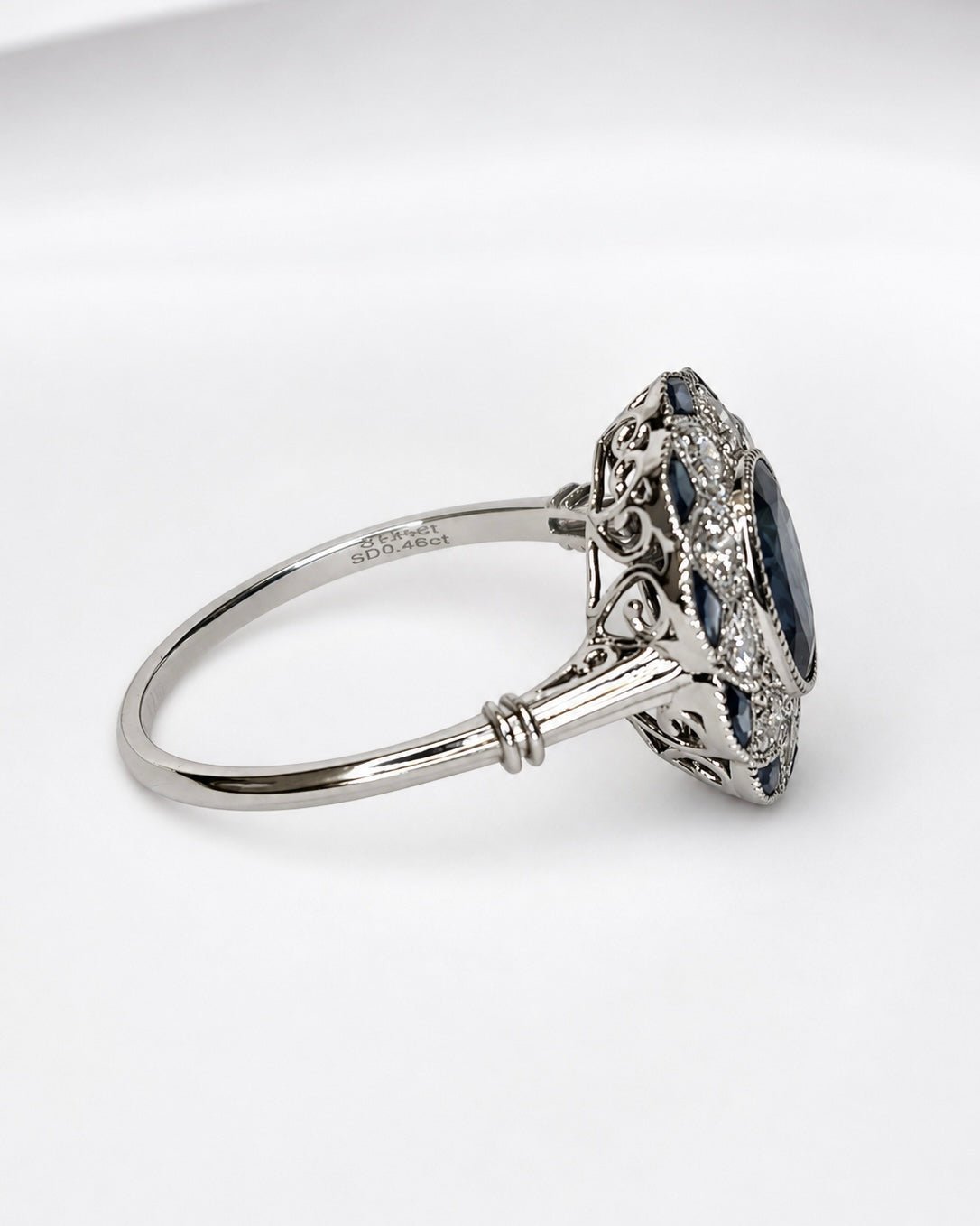 Bague Style Art-Déco Saphirs 1.51 carat & Diamants 0.30 carat "Nalia" - Elliade Paris