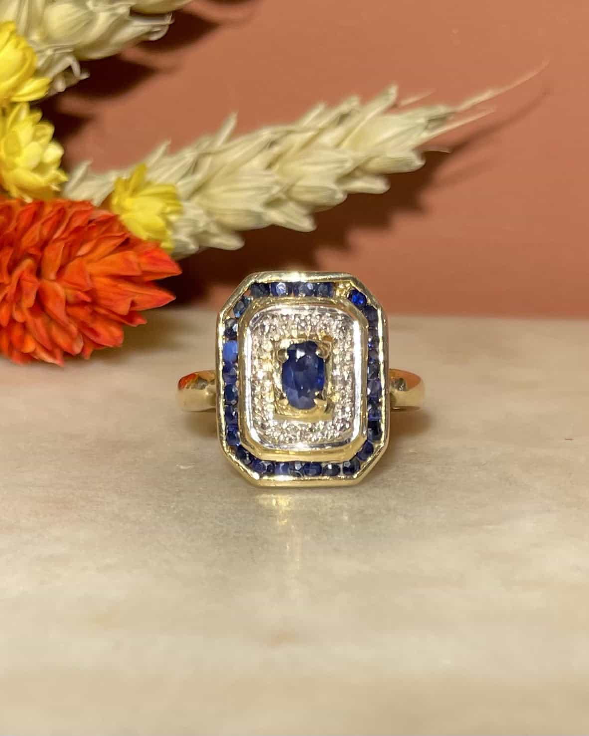 Anillo estilo Art Déco con 28 zafiros y diamantes "Capucine"