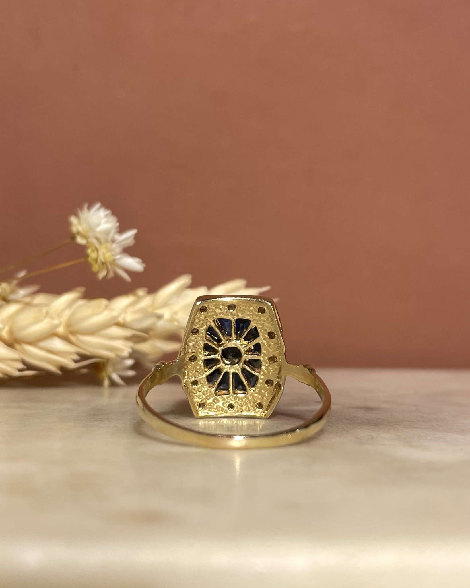 Anillo Art Déco de zafiro y diamantes "Aimy"