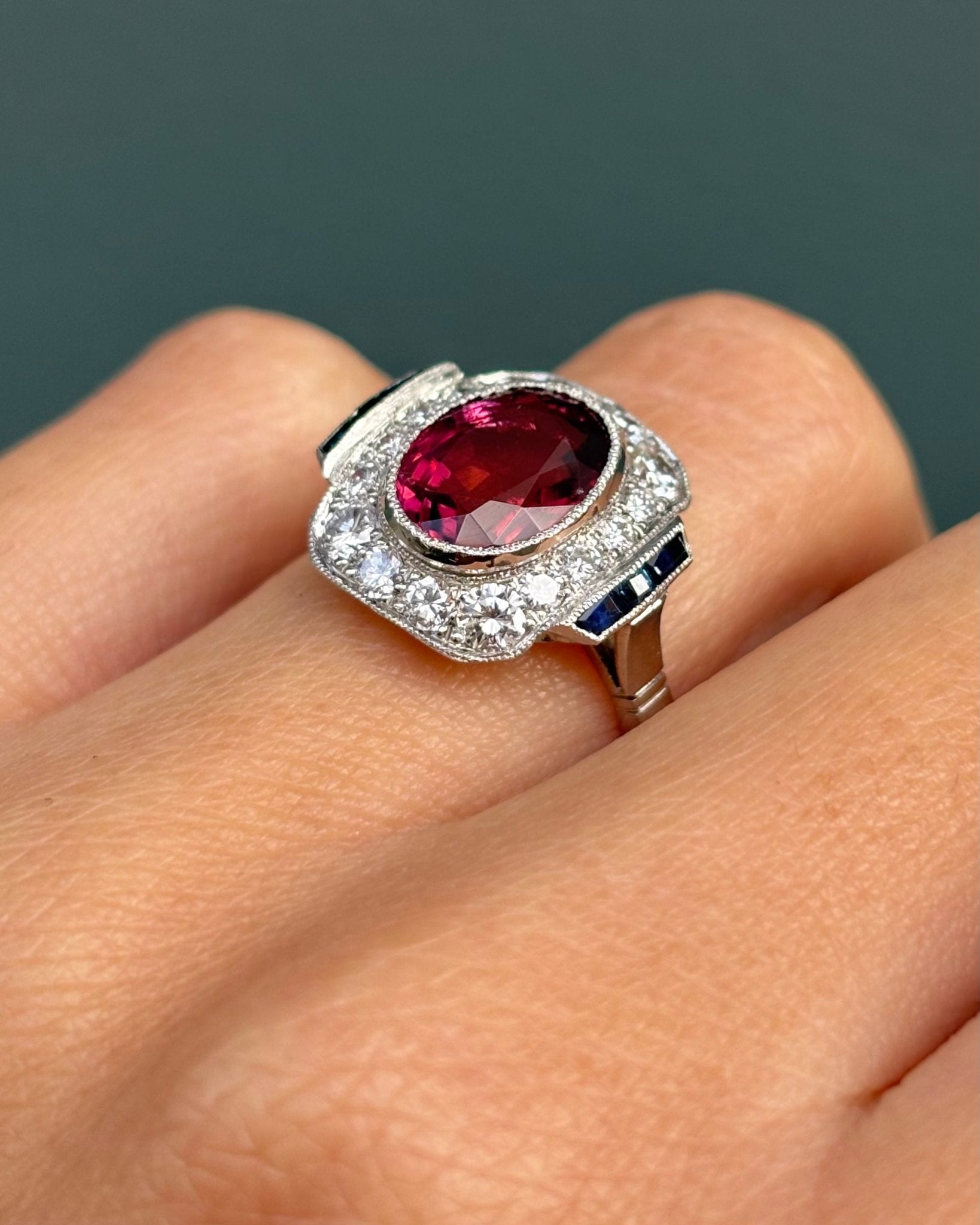 Bague Style Art déco Tourmaline 2.30 carats & Diamants & Saphirs "Théa" - Elliade Paris