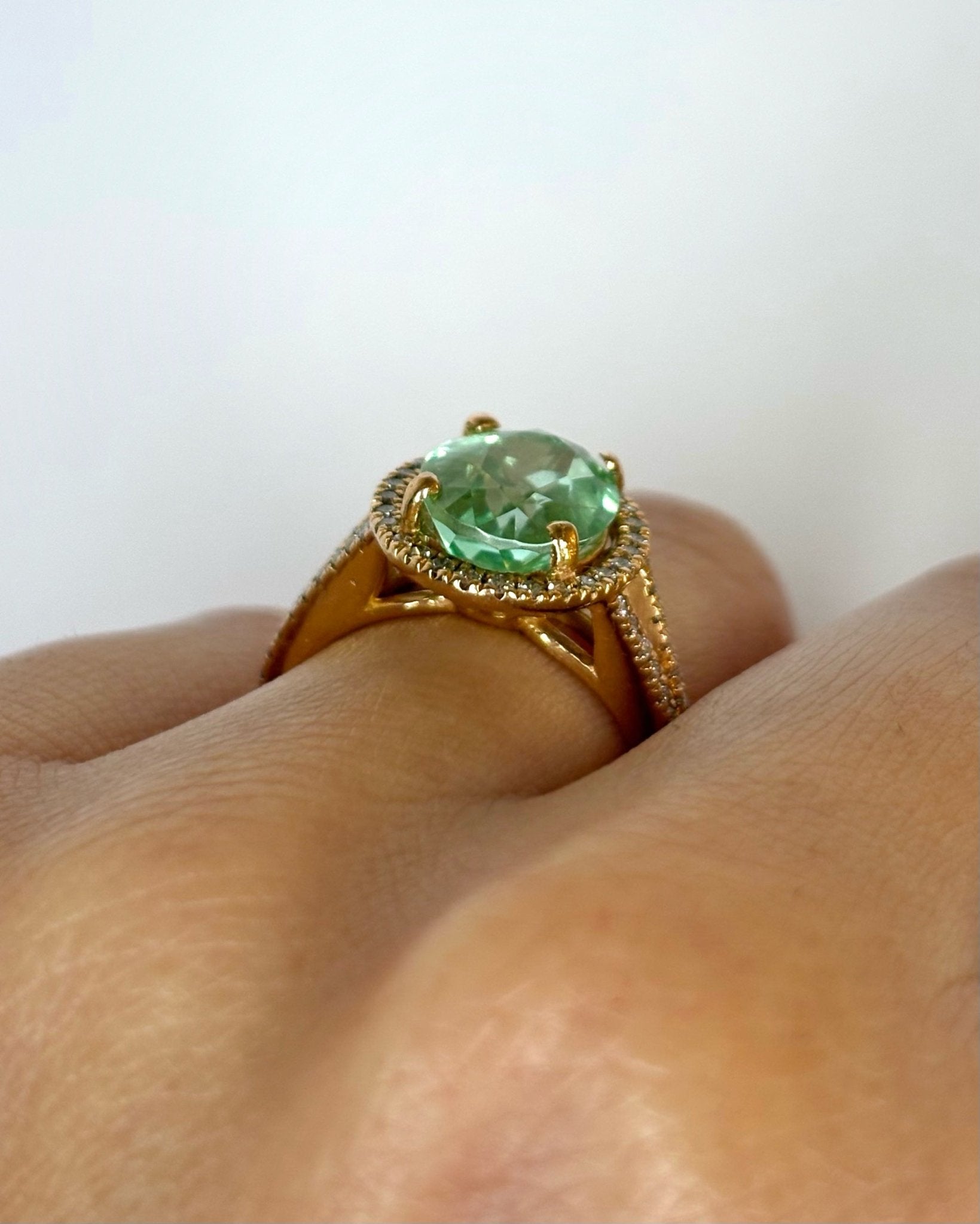 Bague Style Art Déco Tourmaline Vert Lagon 4 carats & Diamants 0.68 carat "Meryem" - Elliade Paris