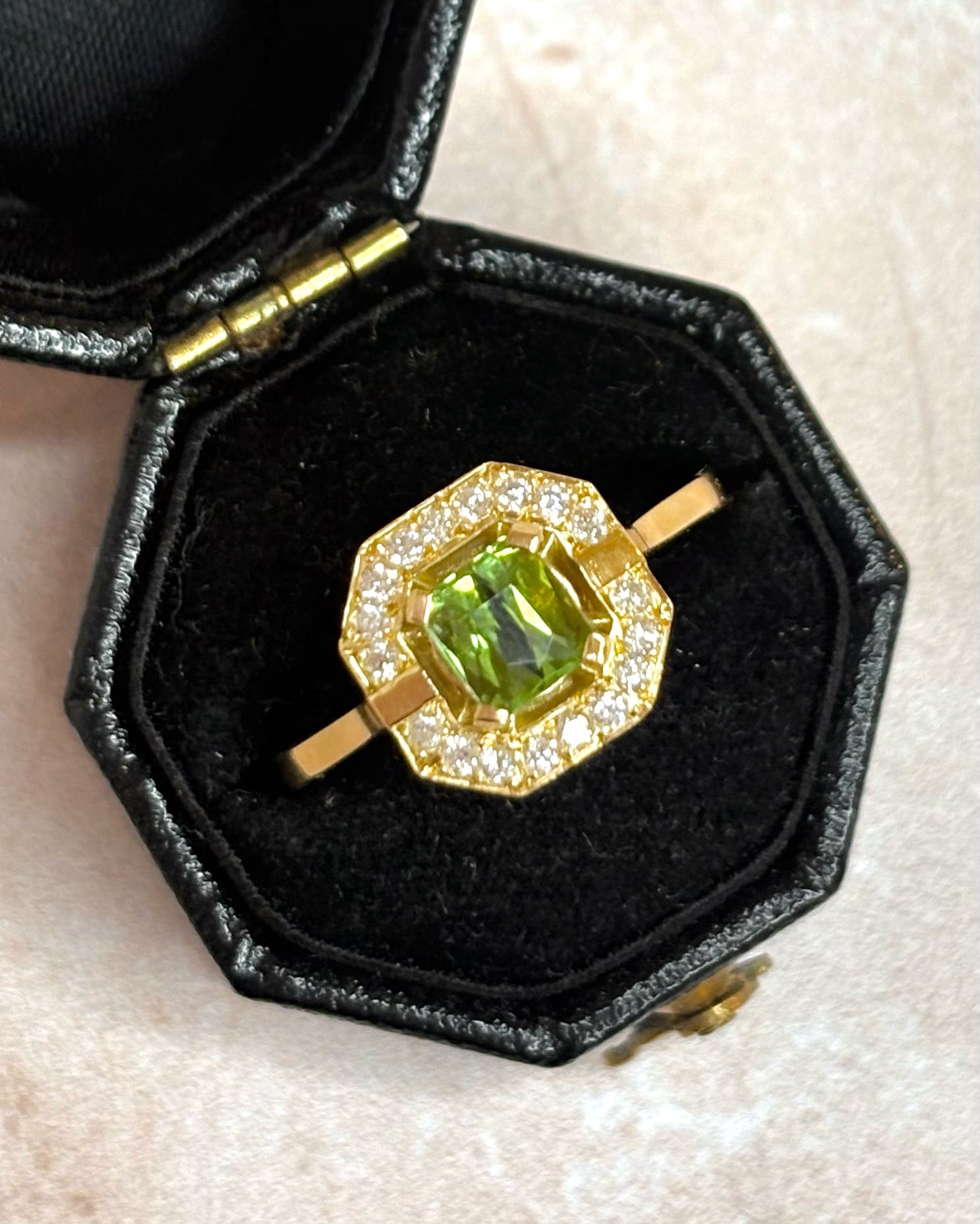 Bague Style Art Déco Tourmaline Verte 0.76 carat & Diamants 0.27 carat "Constance" - Elliade Paris
