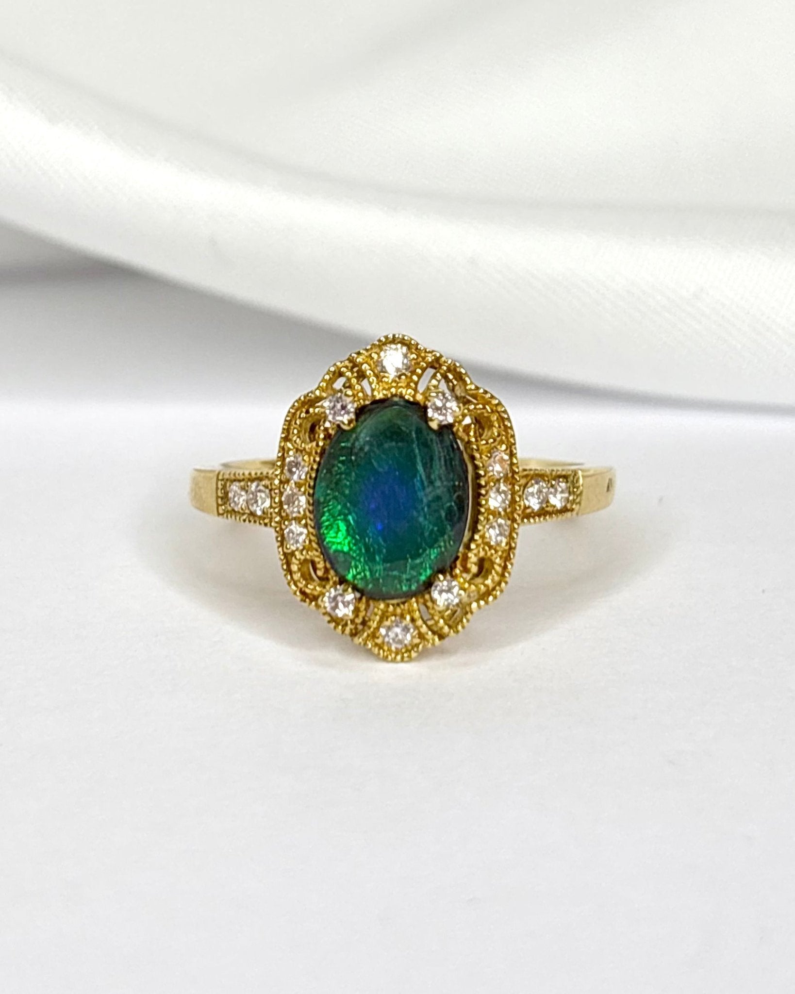 Bague Style Art Nouveau Opale Noire 0.81 carat & Diamants "Cléophée" - Elliade Paris