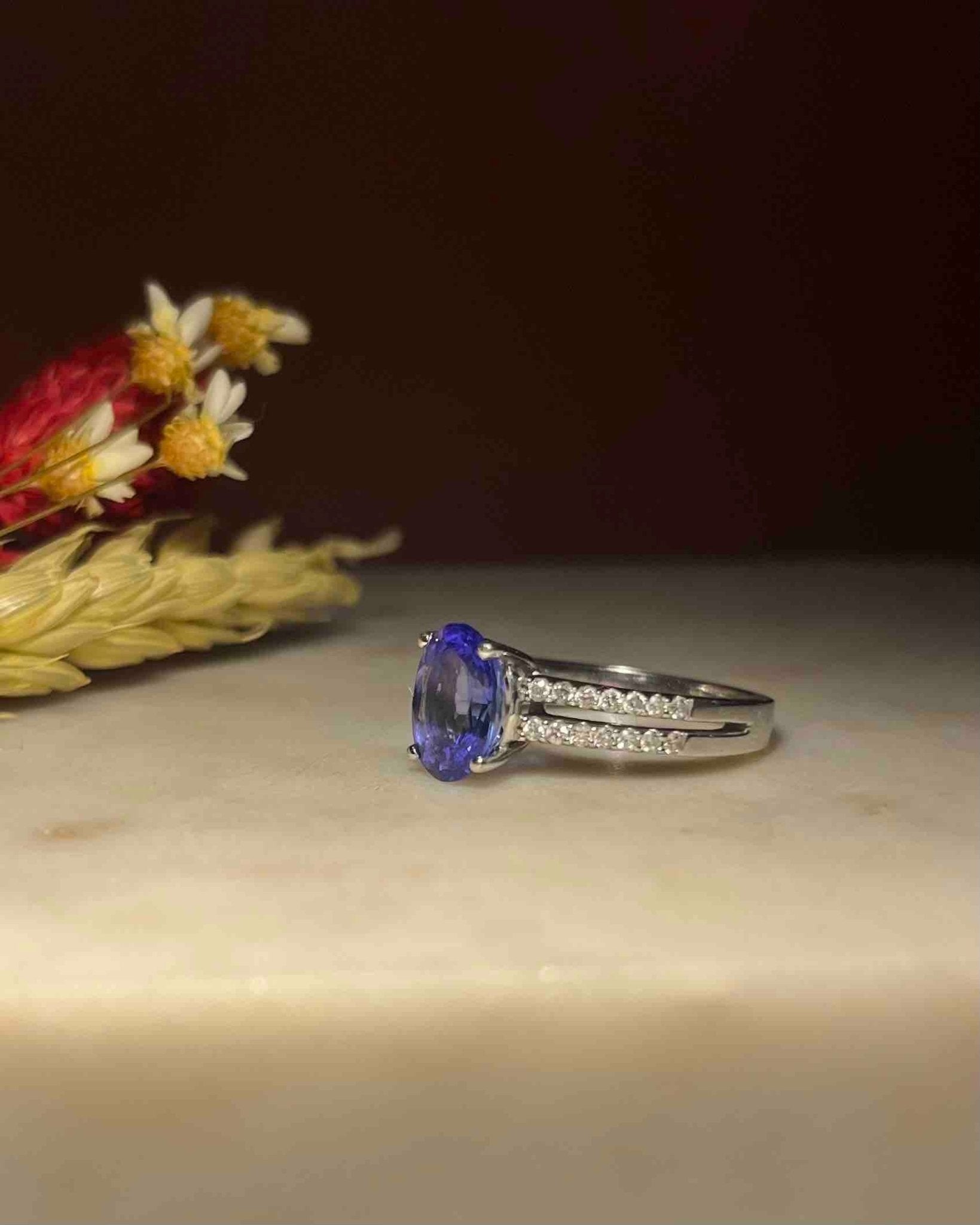 Bague Tanzanite 1.80 Carat & 28 Diamants "Emma" - Elliade Paris
