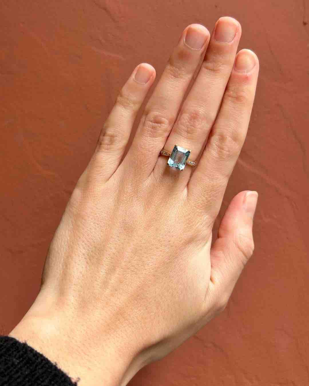 Anillo de cóctel "Aristide" con topacio y diamantes de 3,75 quilates