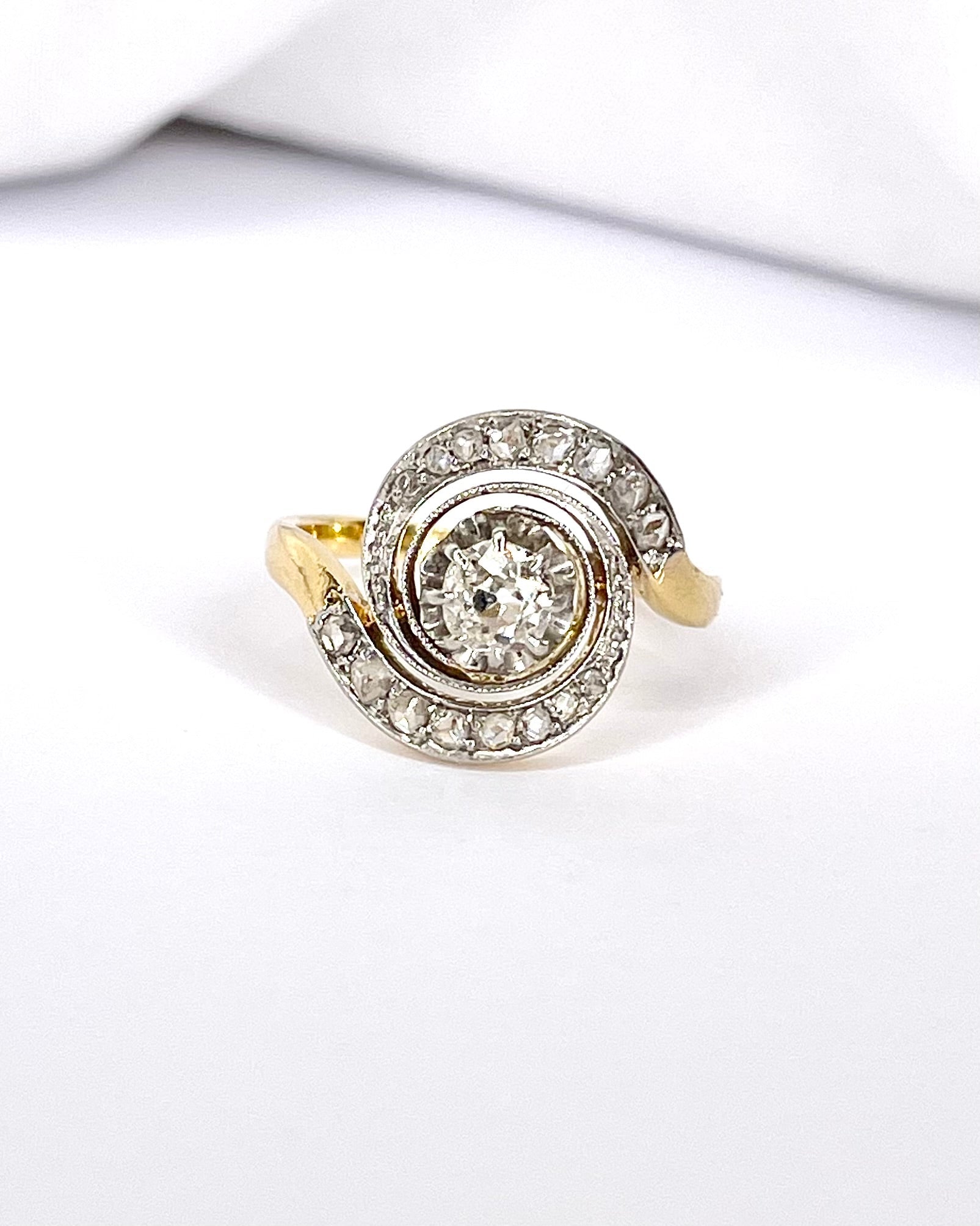Bague Tourbillon Art - Déco 17 Diamants "Laurène" - Elliade Paris