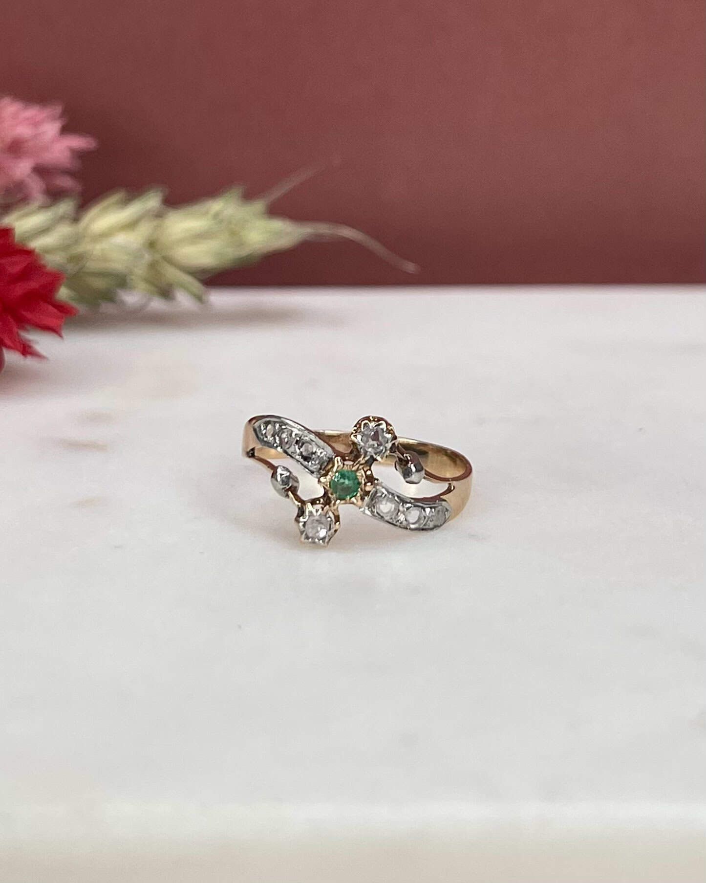 Bague Tourbillon Art - Déco Émeraude et Diamants "Aurore" - Elliade Paris
