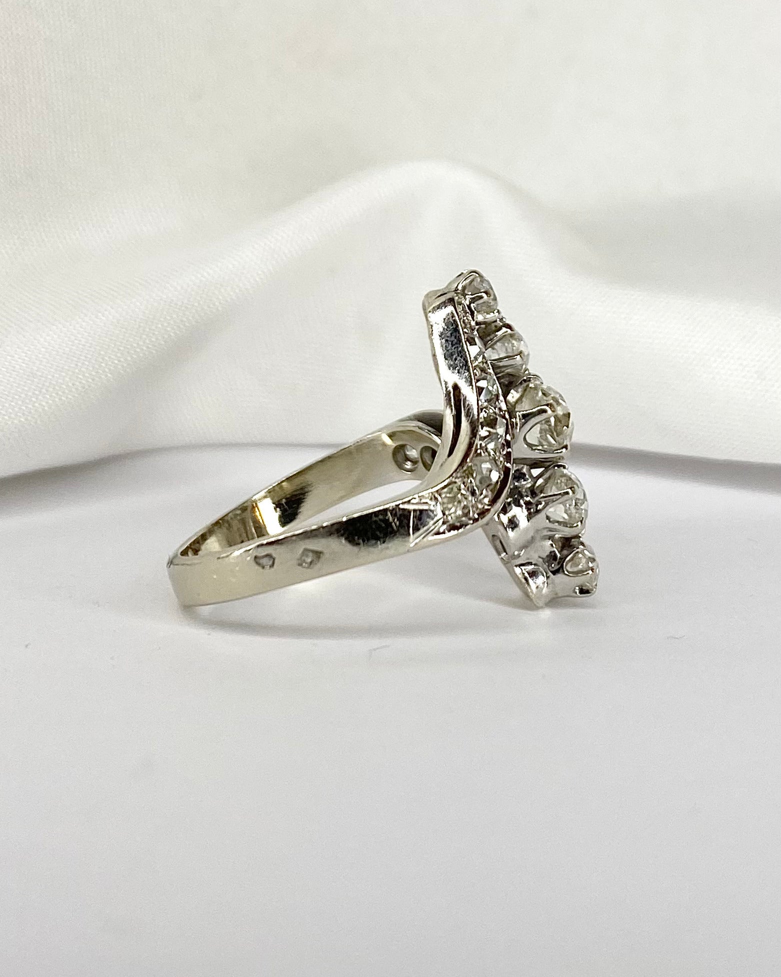 Bague Tourbillon Diamants 1.10 carat "Camélia" - Elliade Paris