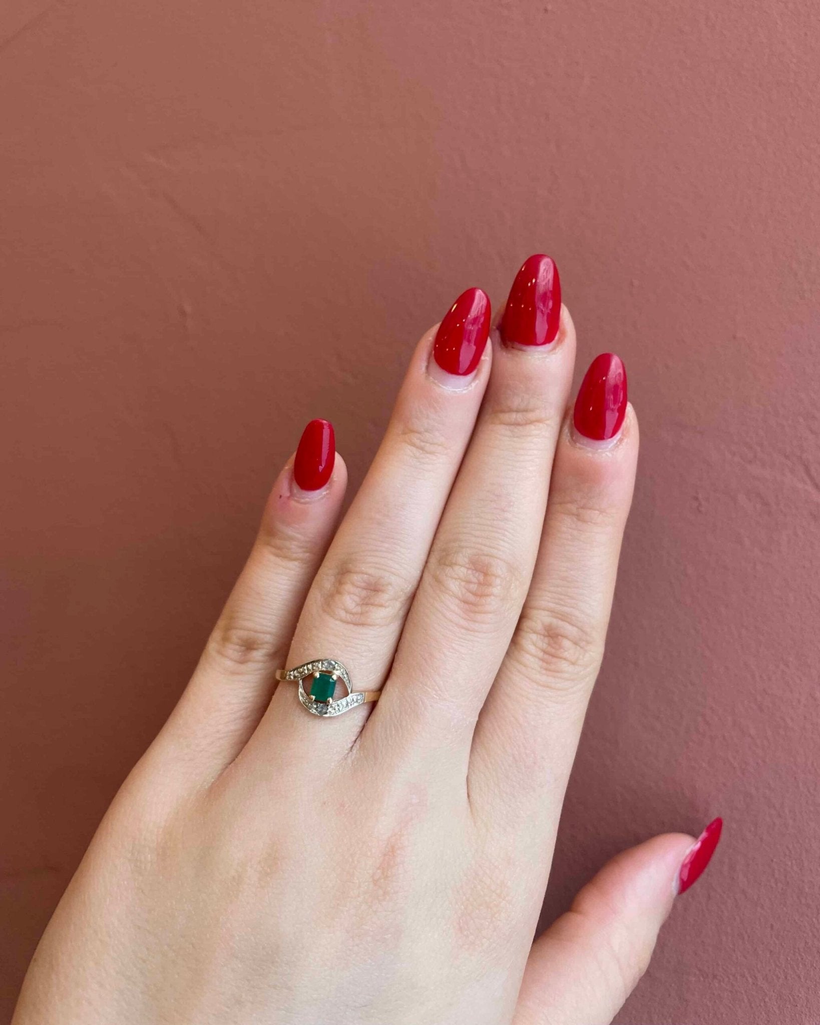 Bague Tourbillon Émeraude 0.26 Carat "Rehmat" - Elliade Paris