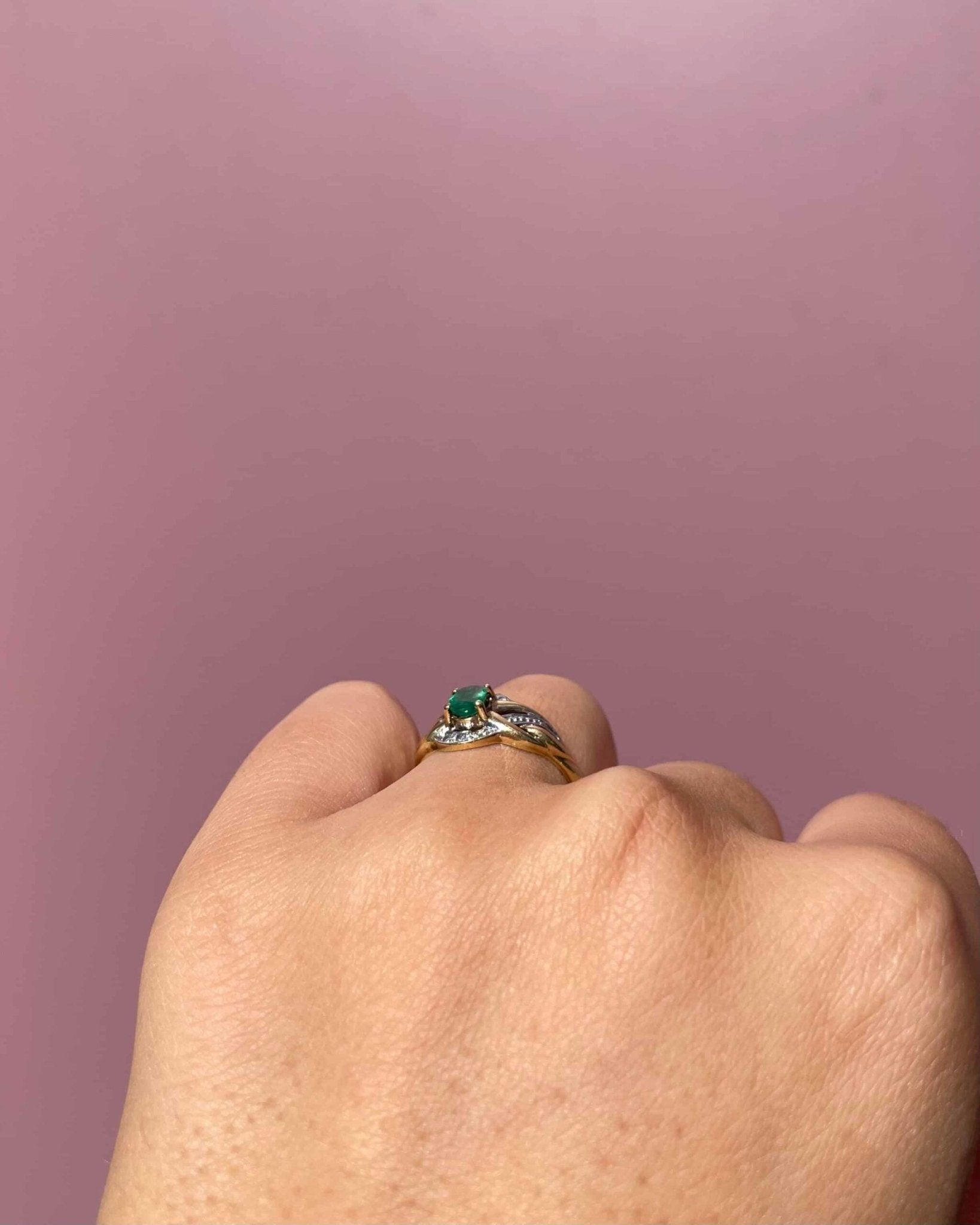 Bague Tourbillon Émeraude 0.30 carat "Lorna" - Elliade Paris