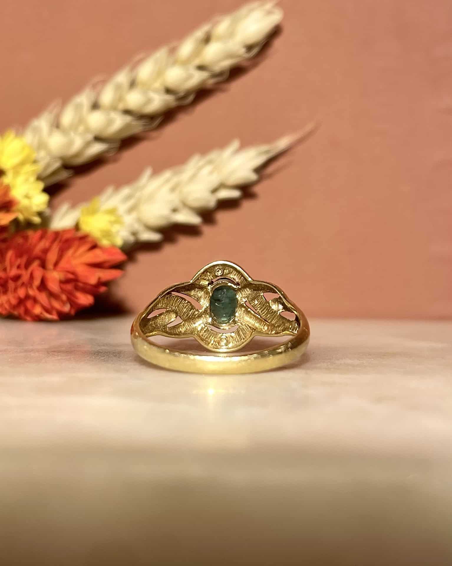 Bague Tourbillon Émeraude 0.30 carat "Lorna" - Elliade Paris