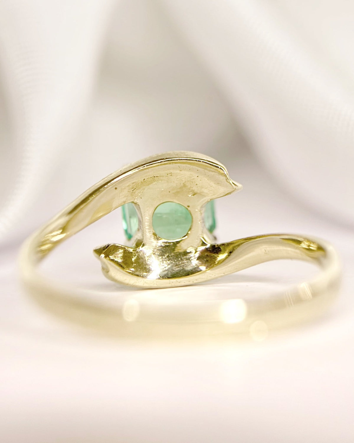 Bague Tourbillon Émeraude 0.90 carat "Noémie" - Elliade Paris