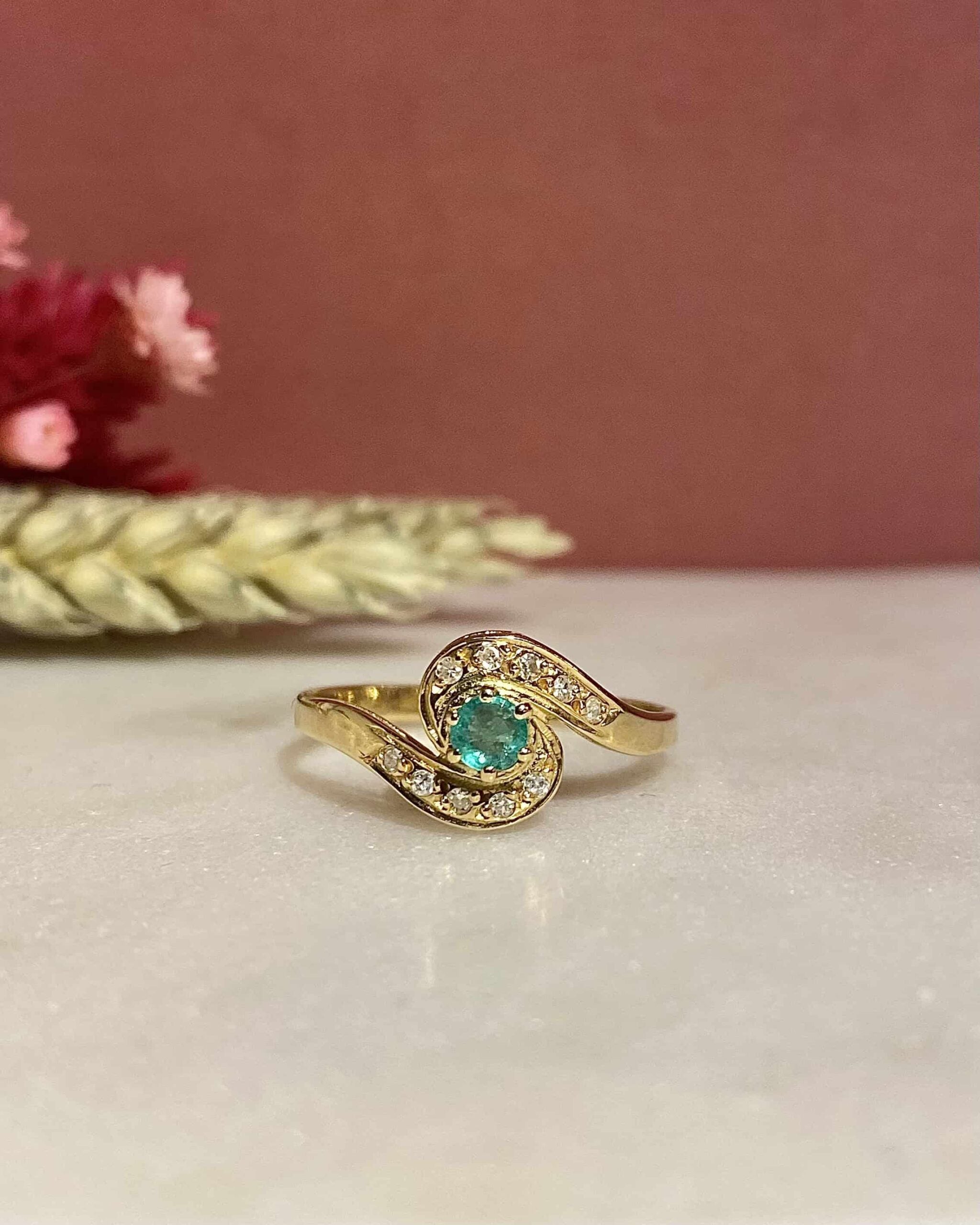 Bague Tourbillon Émeraude et Diamants "Jamsine"